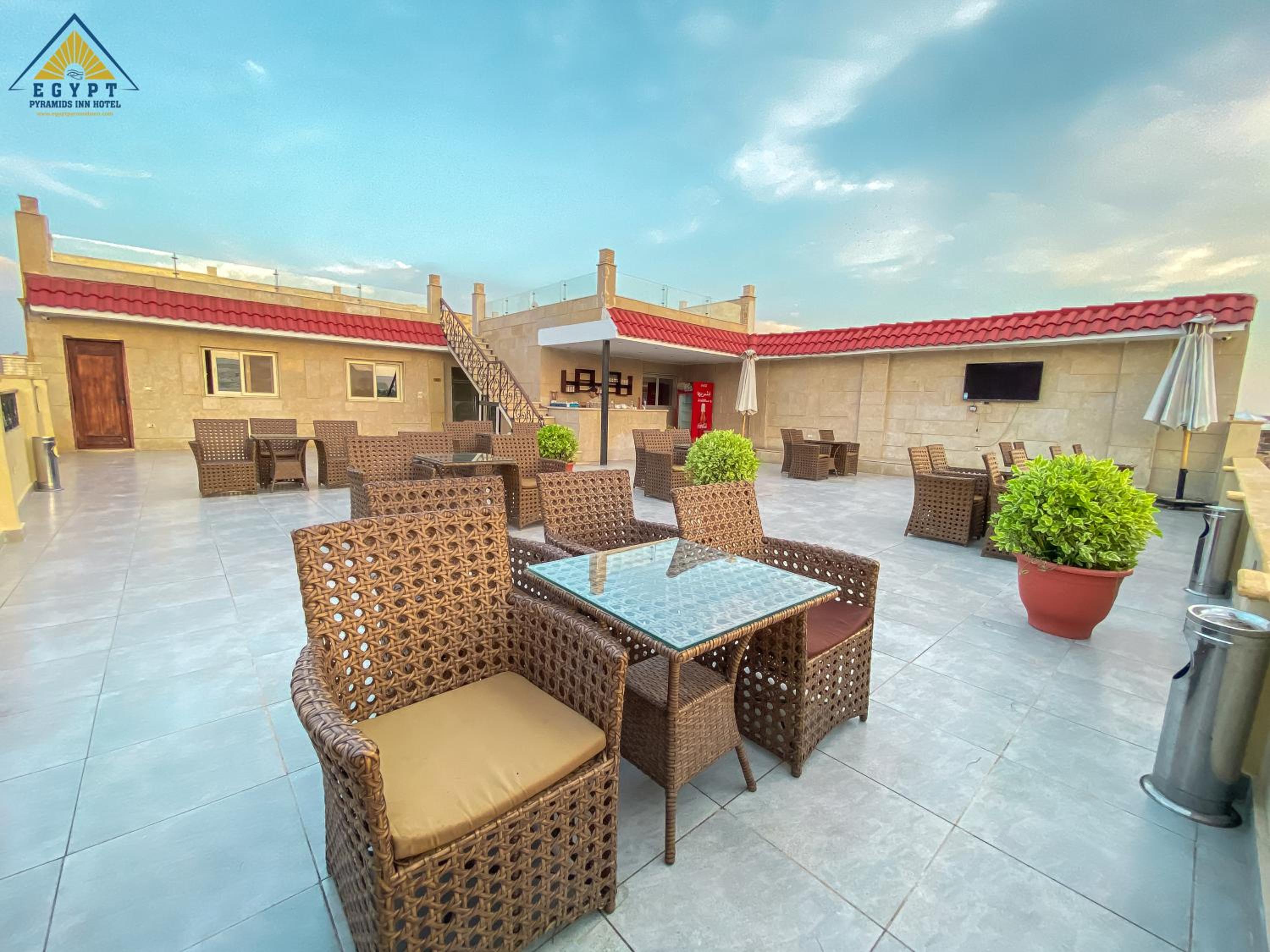 Egypt pyramids inn