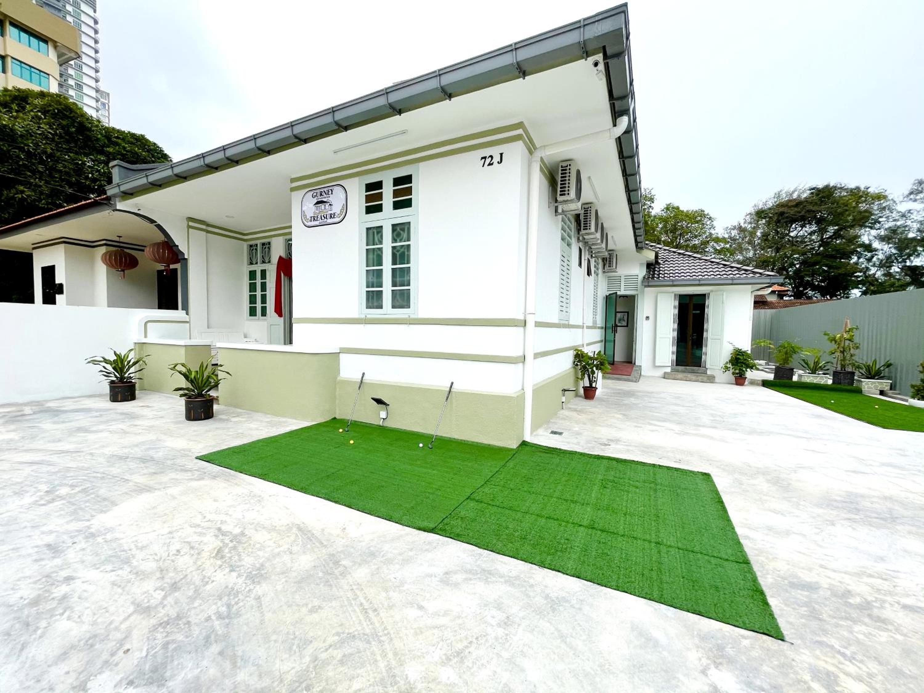 Gurney Treasure - The Vintage Villa by Little Cabin photo 1