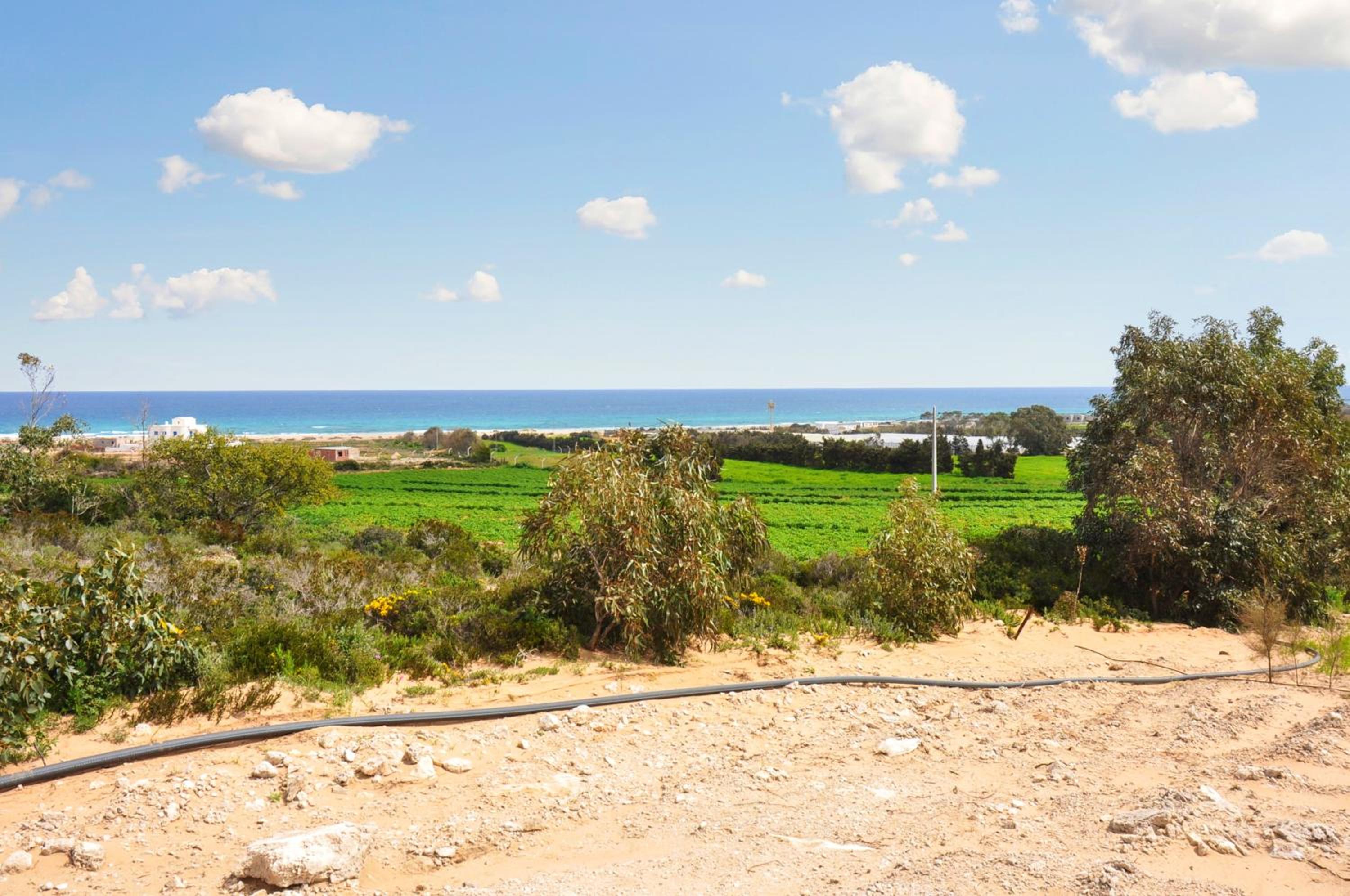 4 bedrooms villa with sea view enclosed garden and wifi at Kelibia 4 km away from the beach