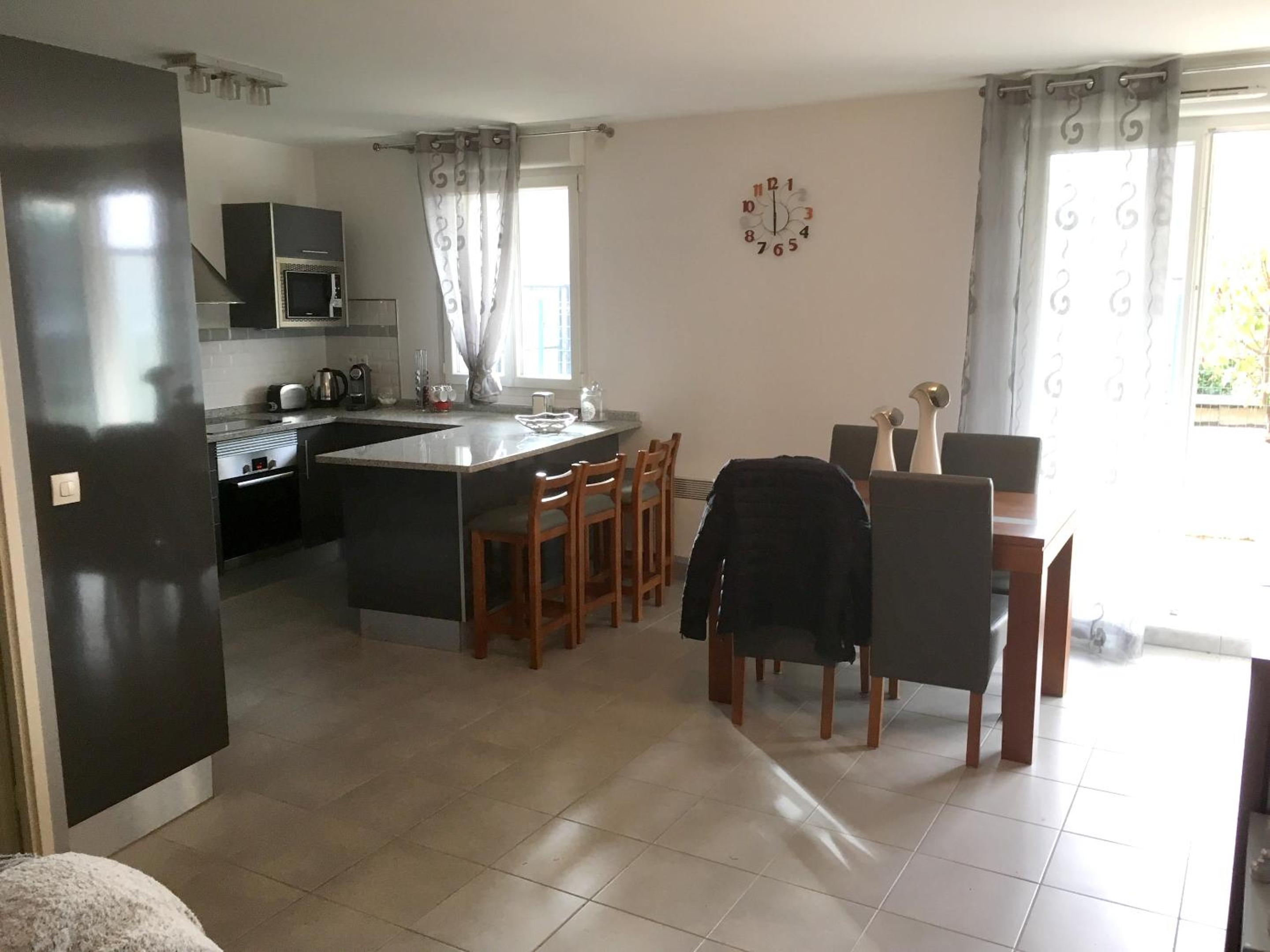 Appartement de 2 chambres avec terrasse et wifi a Bagnolet view 5