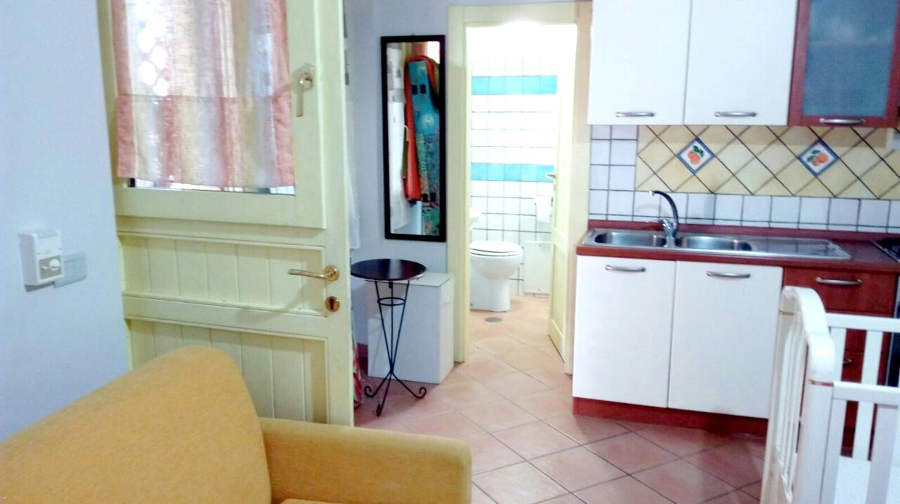 Studio with enclosed garden and wifi at Petrosa 5 km away from the beach