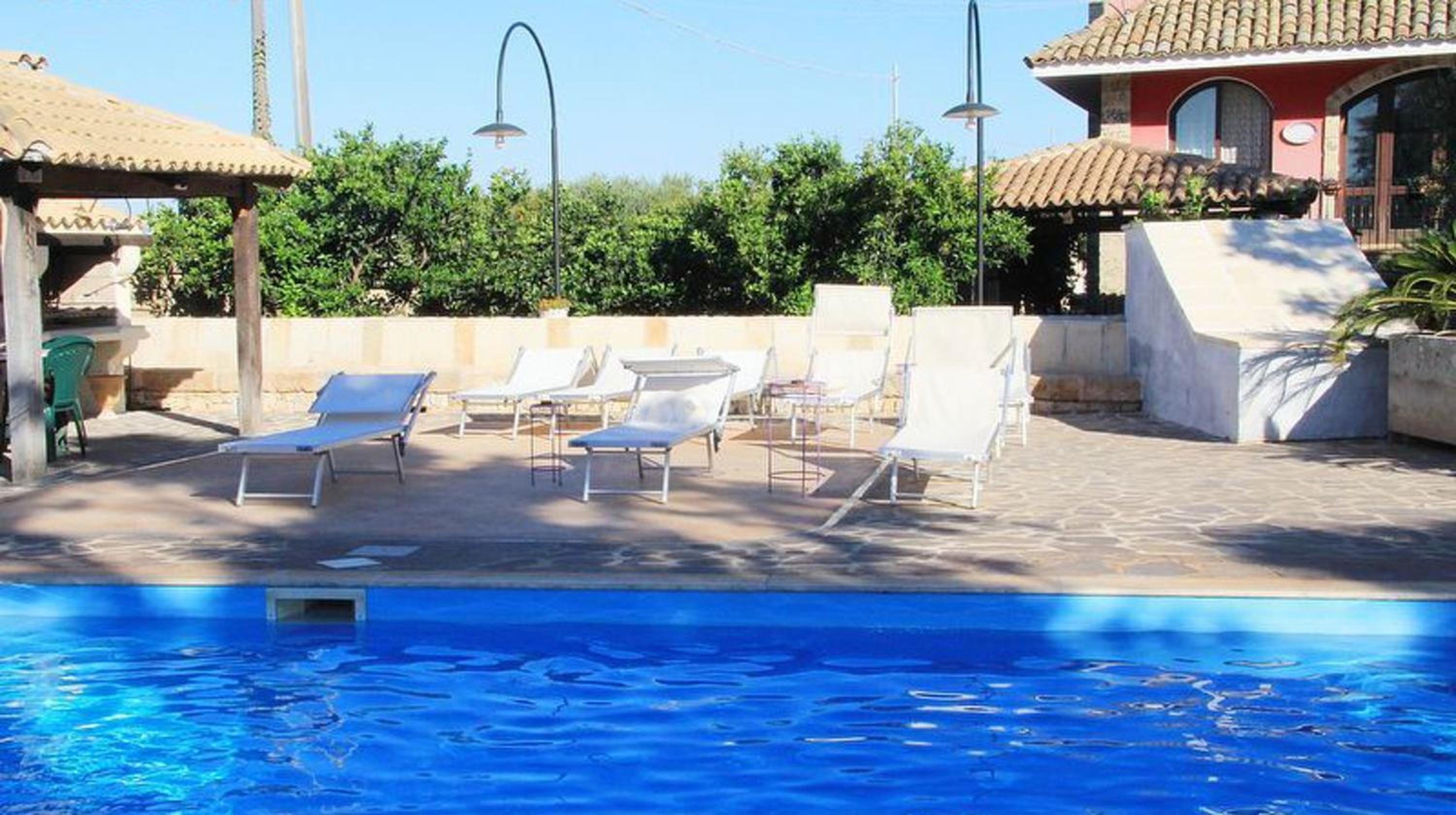 2 bedrooms appartement with shared pool enclosed garden and wifi at Castrignano del Capo 4 km away from the beach
