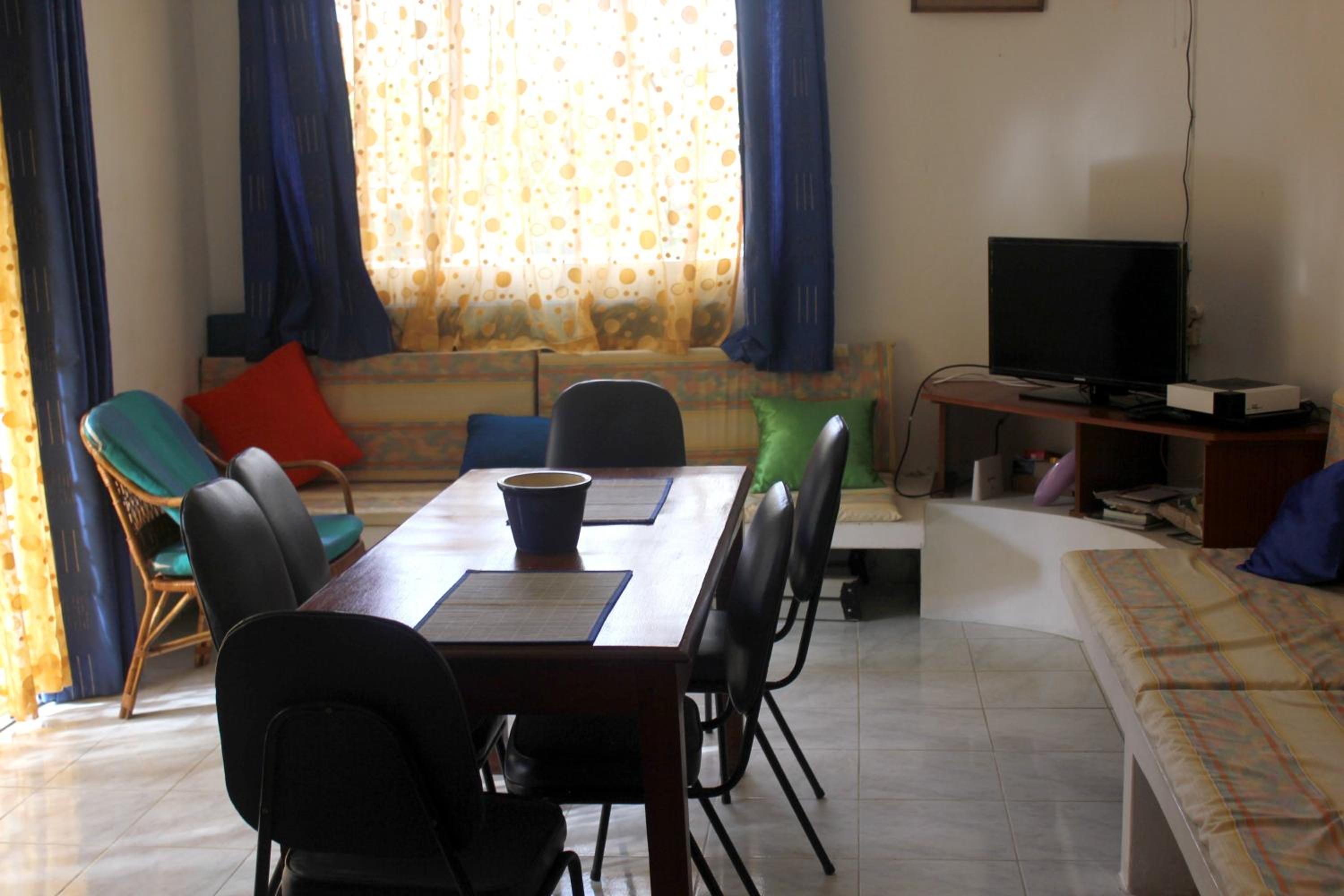 2 bedrooms appartement at Pereybere 200 m away from the beach with enclosed garden