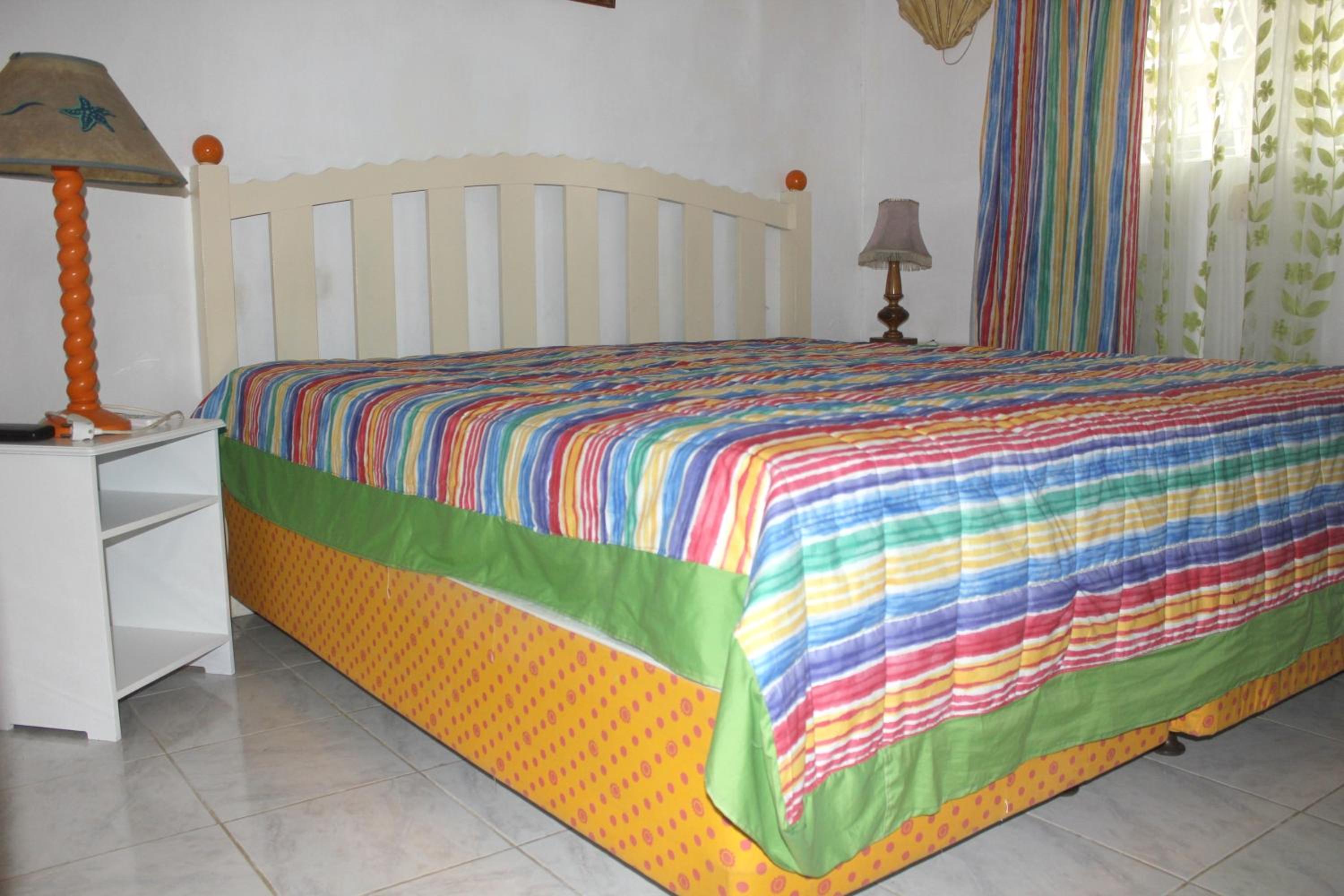 2 bedrooms appartement at Pereybere 200 m away from the beach with enclosed garden