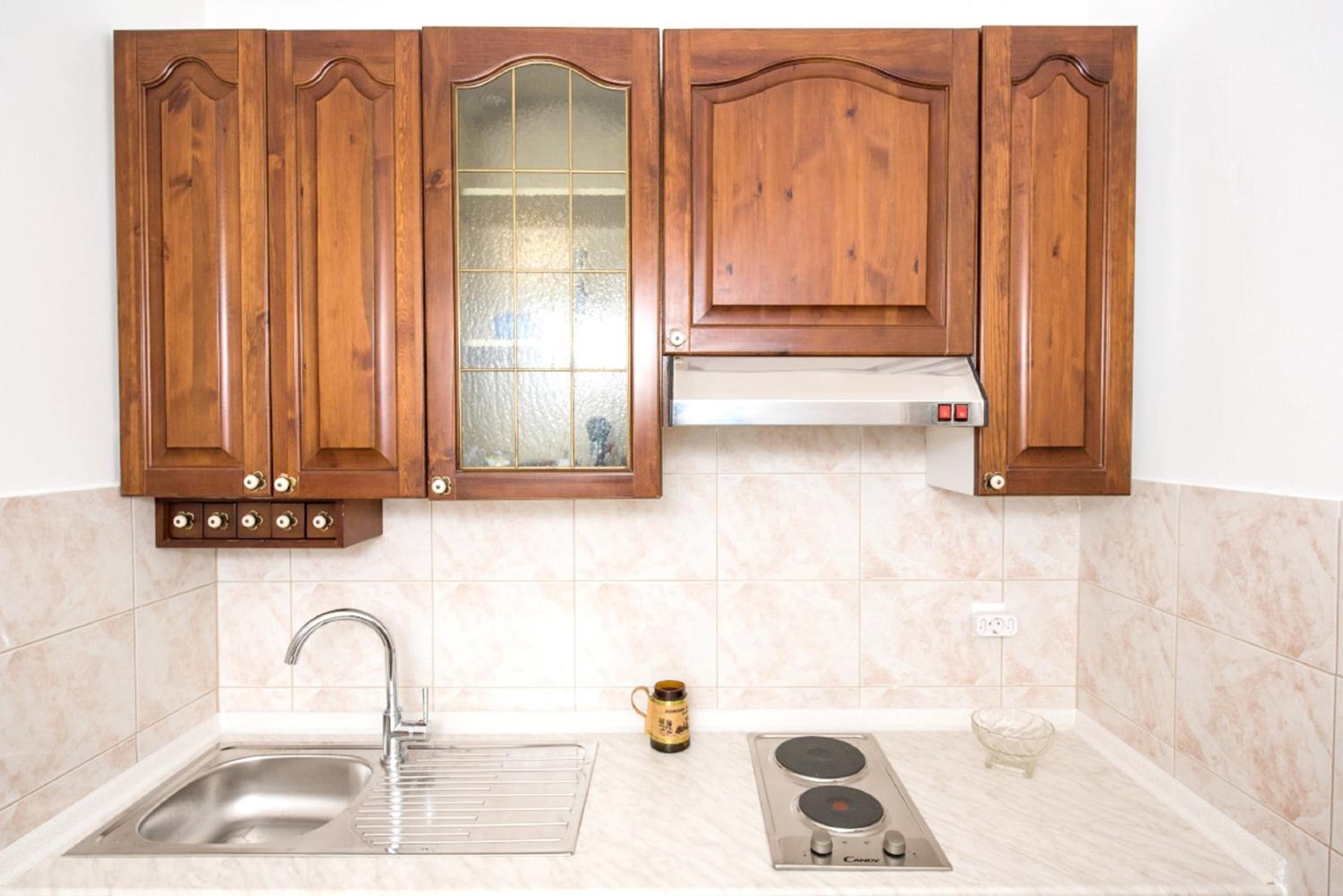 One bedroom appartement at Kastel Stafilic 200 m away from the beach with shared pool enclosed garden and wifi