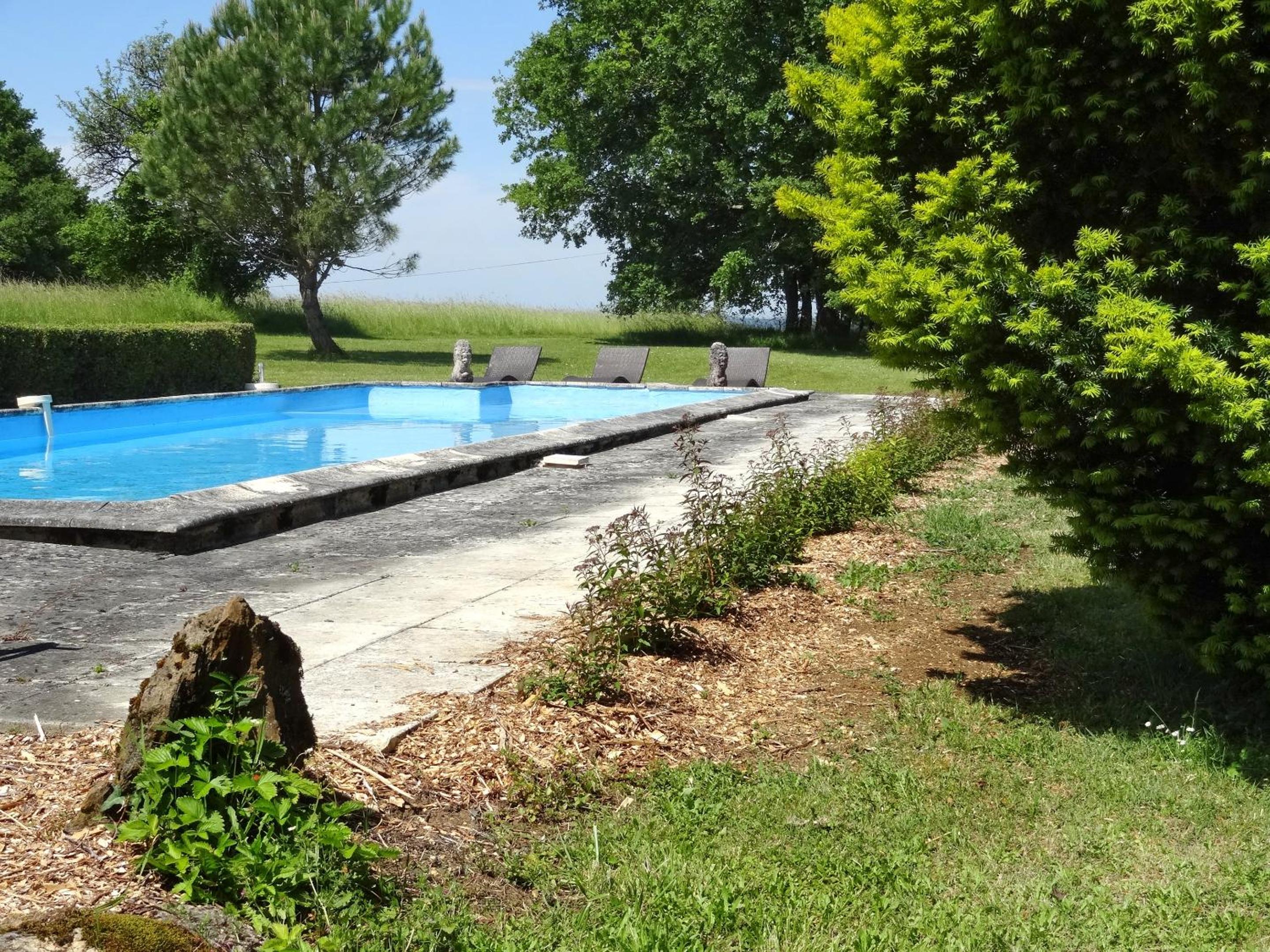 Maison de 4 chambres avec piscine privee jardin clos et wifi a Saint Amand de Coly