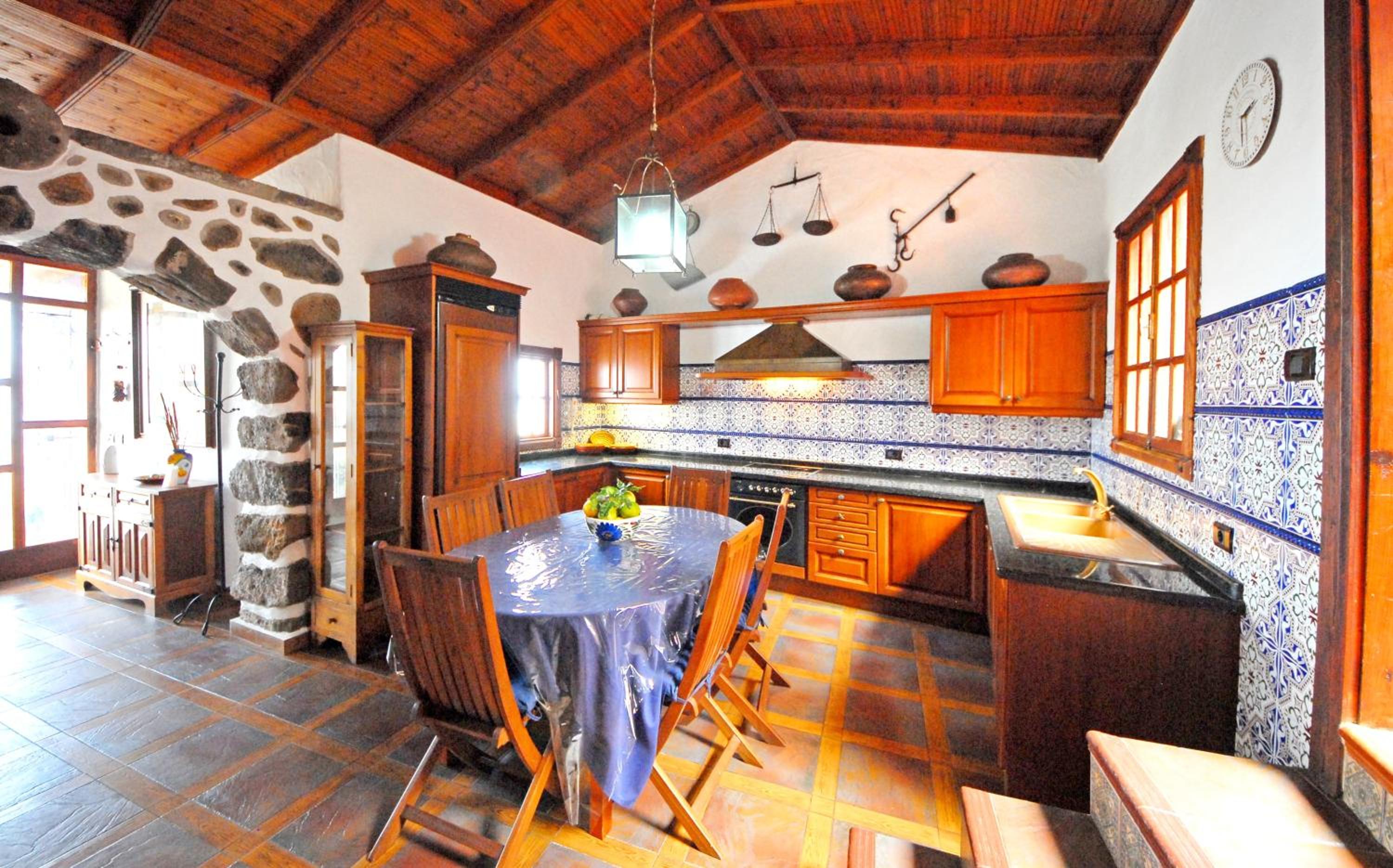 3 bedrooms house with sea view enclosed garden and wifi at Icod de los Vinos 5 km away from the beach