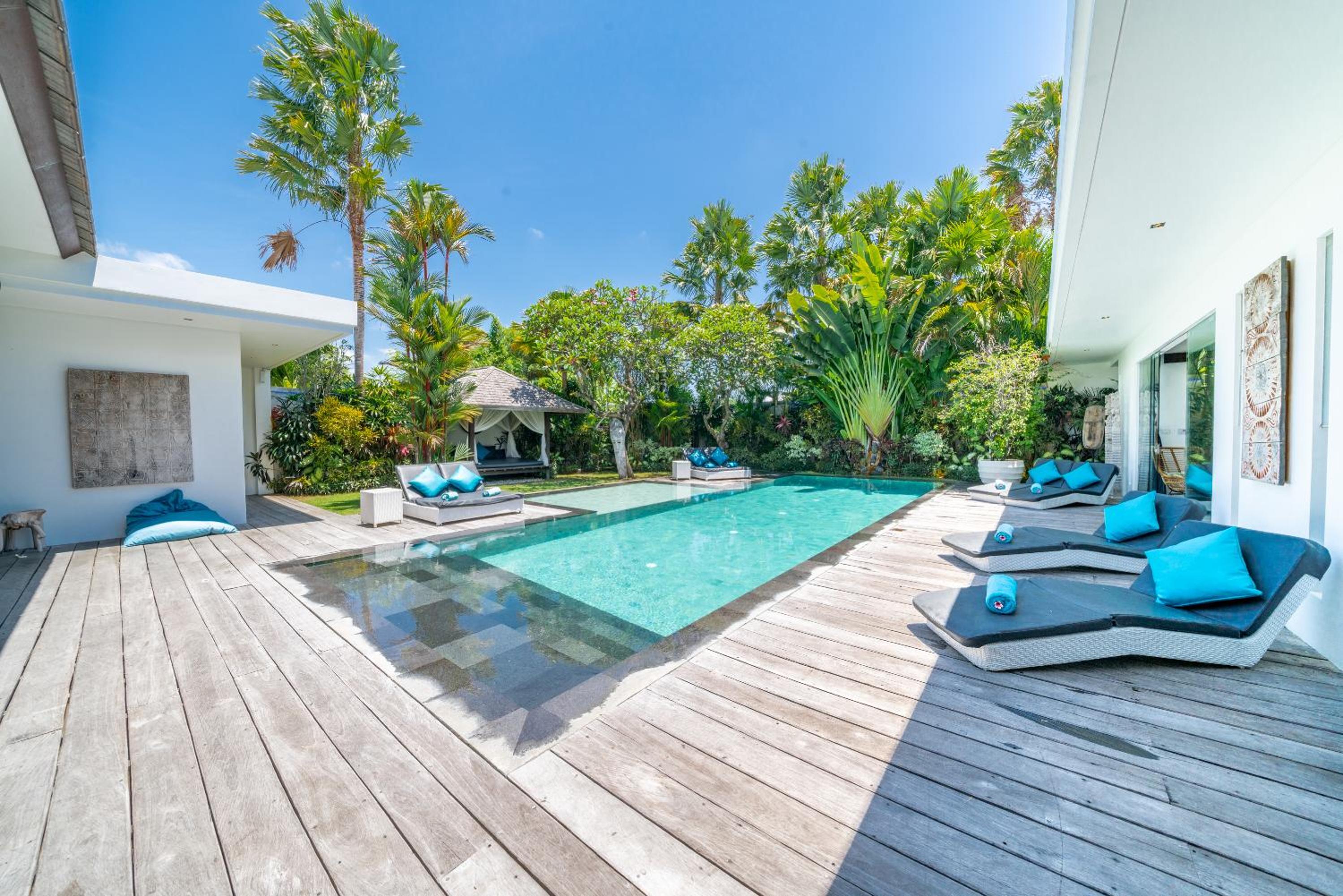 Villa Lilis - Amazing Contemporary 4 bdr villa in Seminyak