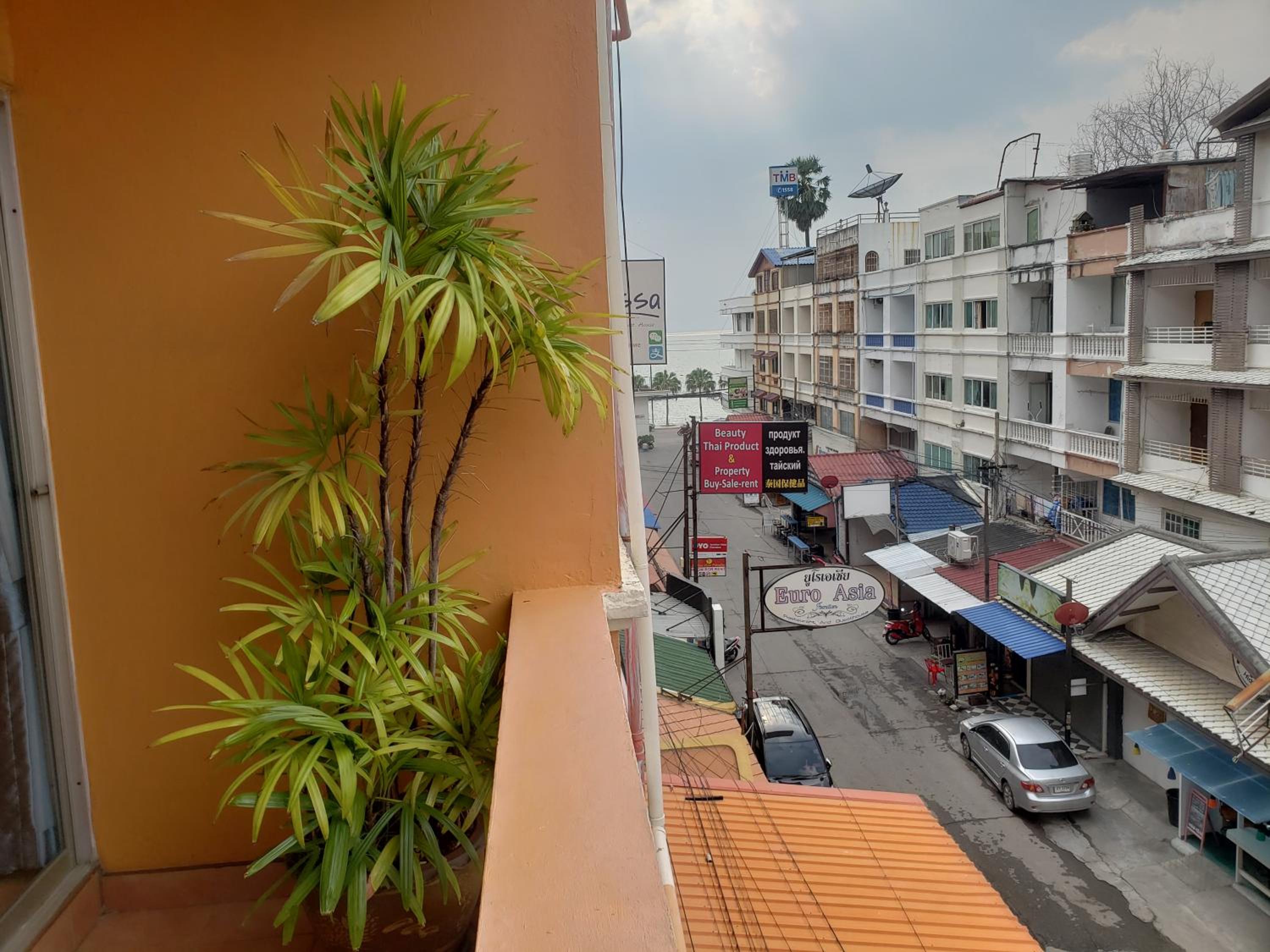 balcony