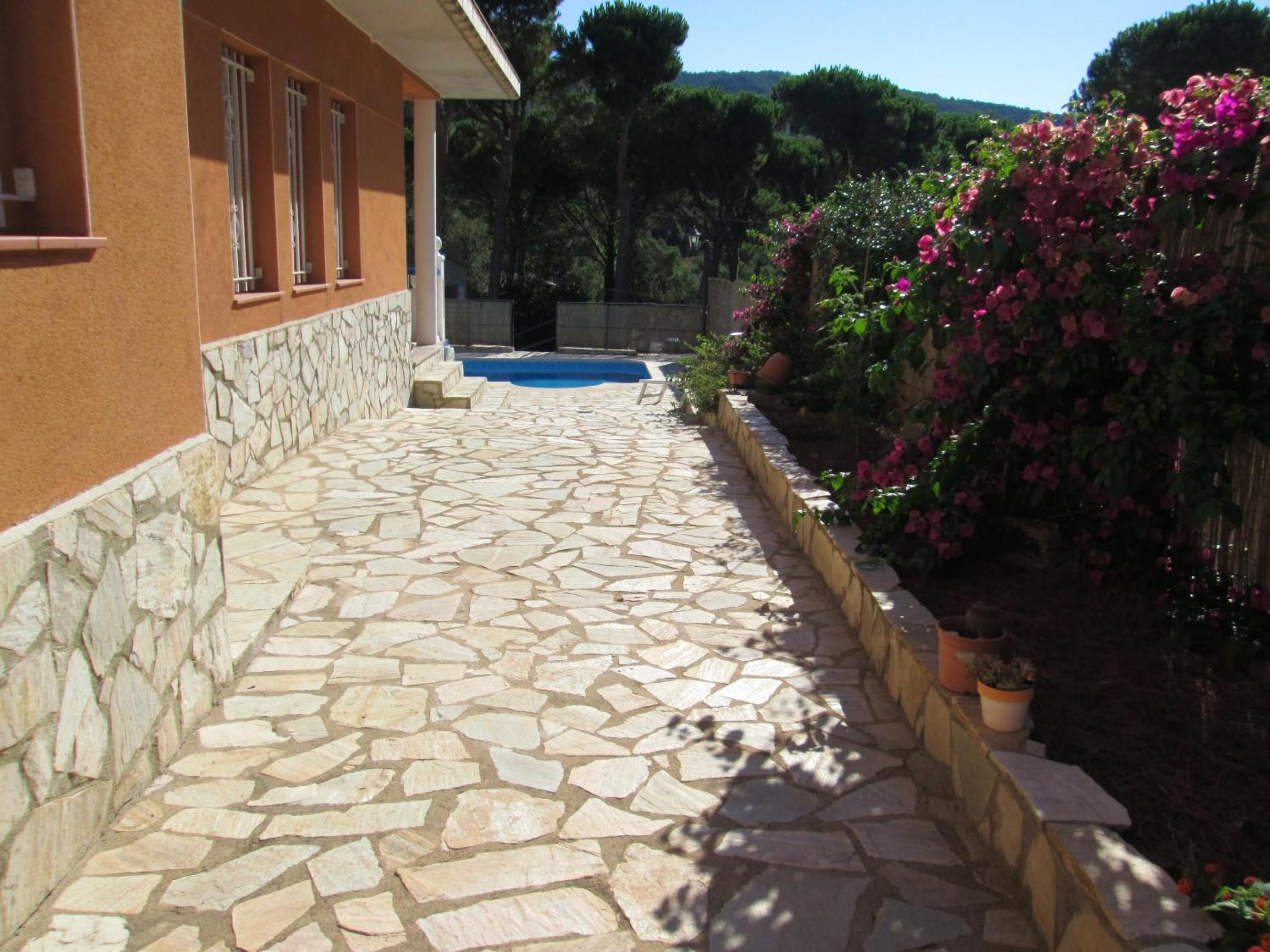 4 bedrooms villa with private pool furnished terrace and wifi at Calonge 7 km away from the beach