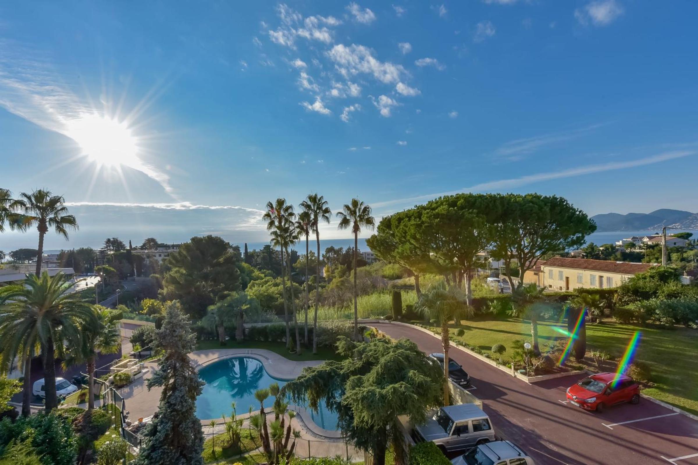 SERRENDY ROOFTOP TERRACE in residential property WITH POOL & SEA VIEW !