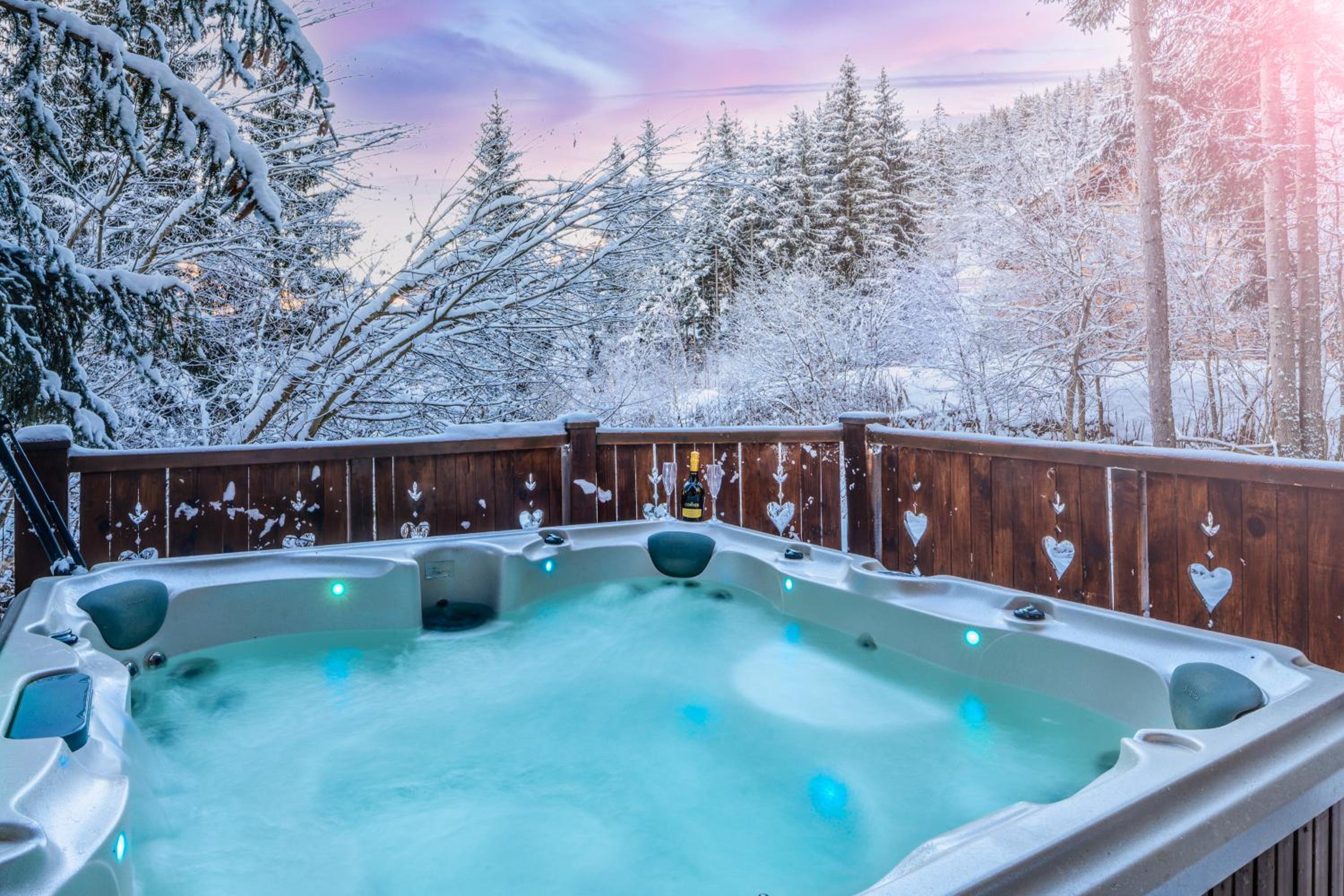 Chalet Côté Cœur, La Tania, with Outdoor Hot Tub and 7 Ensuite Rooms view 2