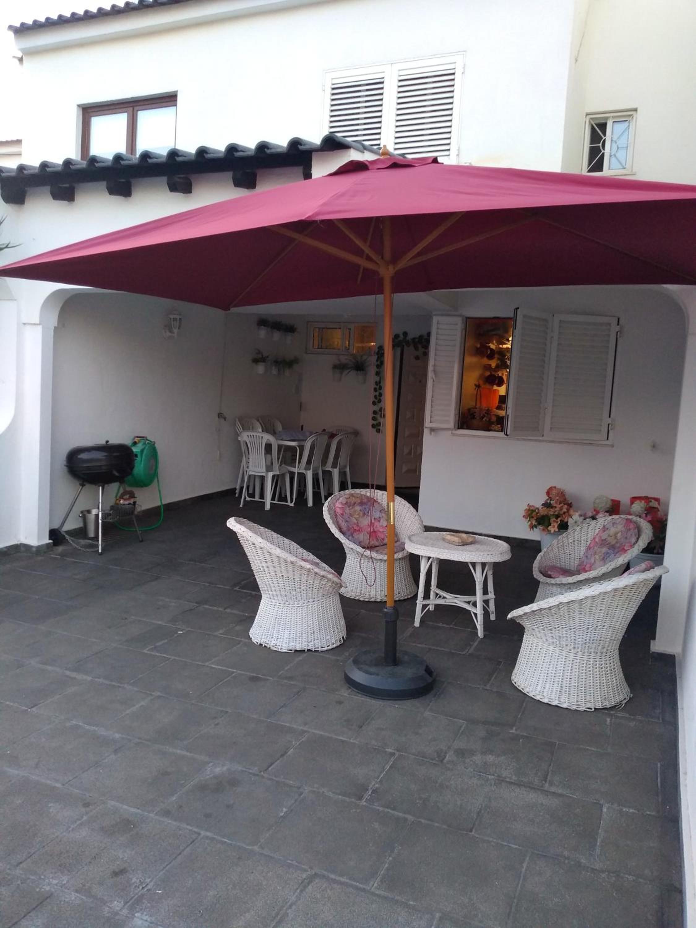4 bedrooms house with shared pool furnished garden and wifi at Corroios 4 km away from the beach