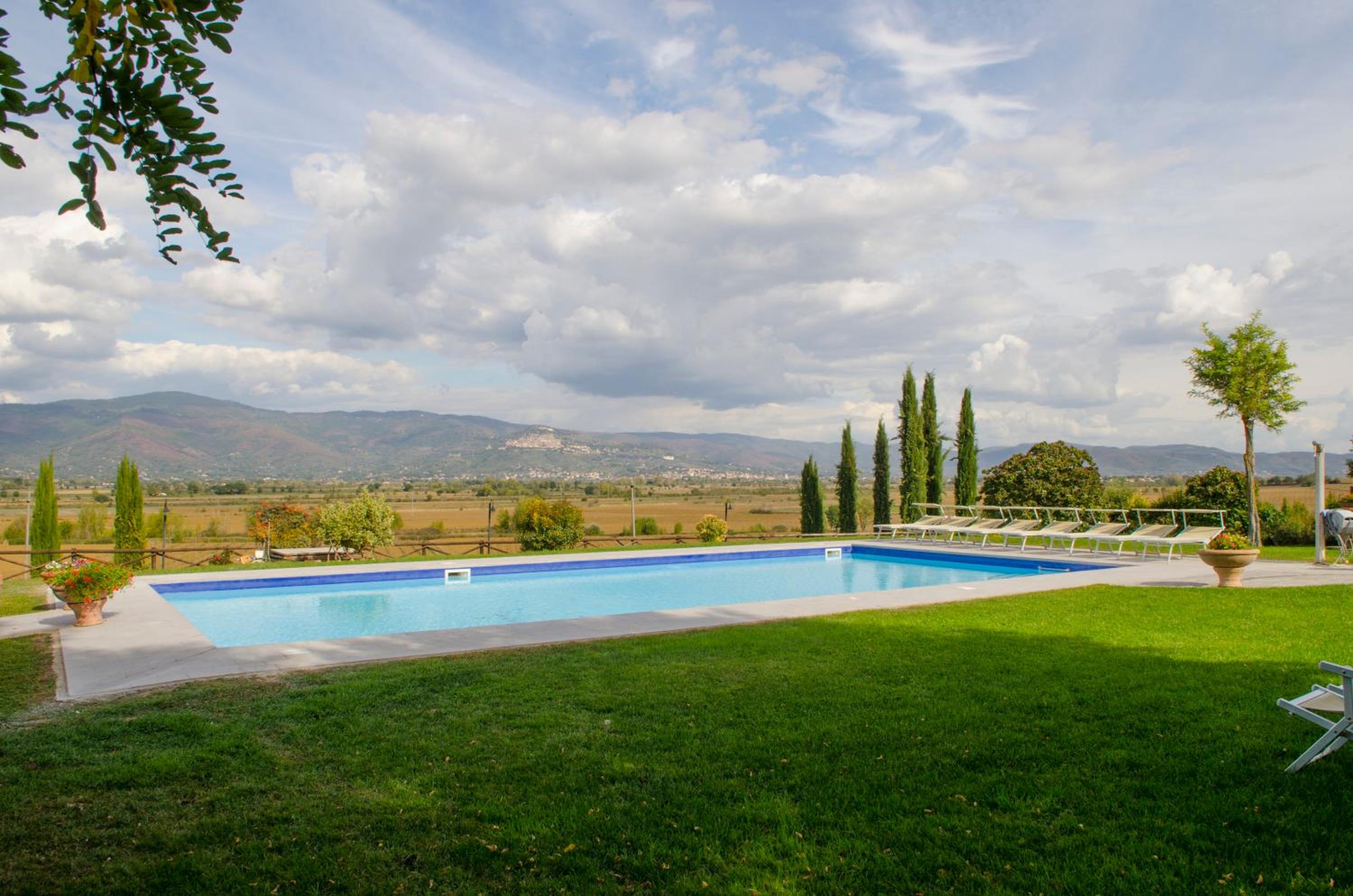 12 bedrooms mansion with city view private pool and enclosed garden at Cortona