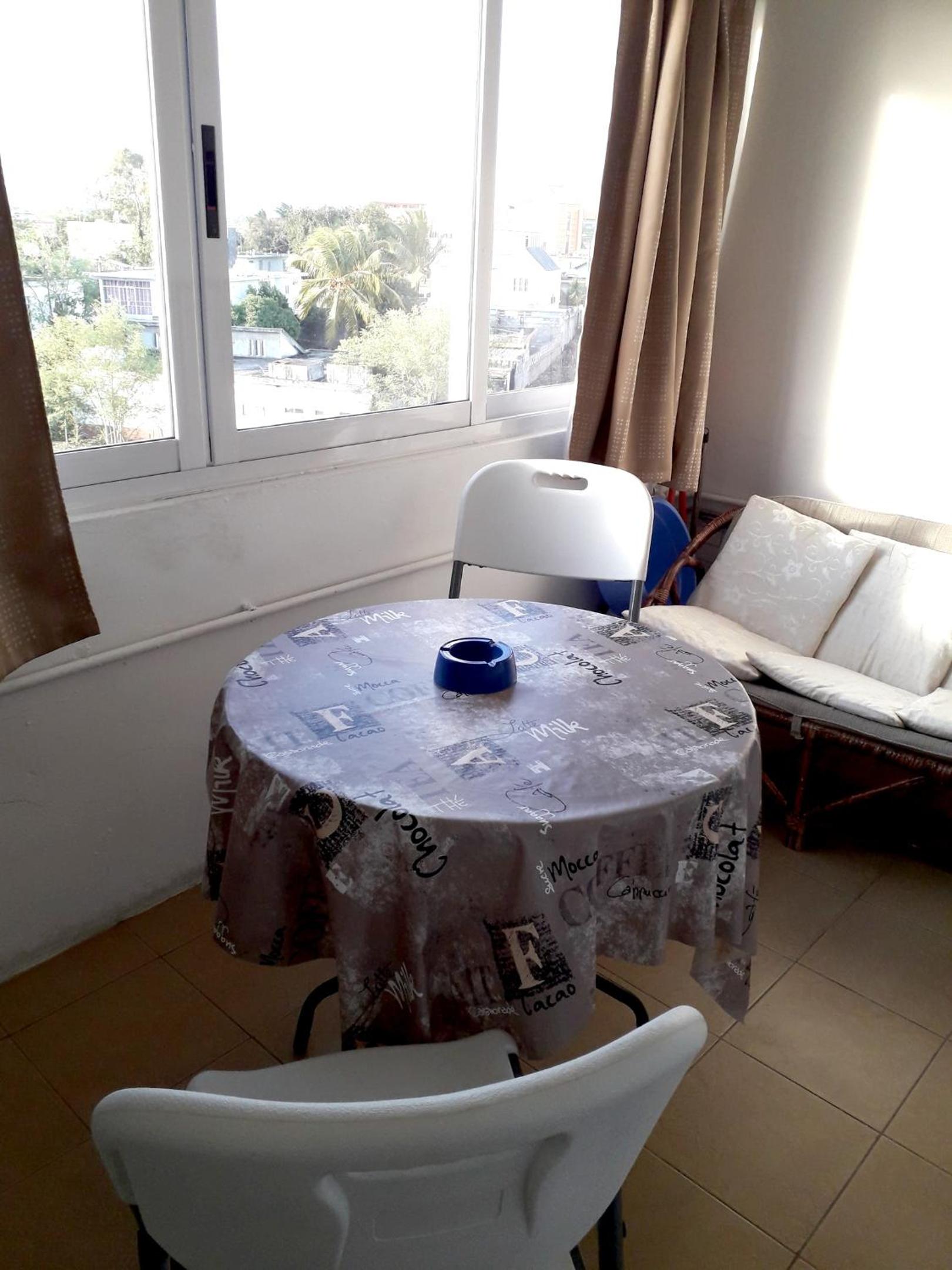 One bedroom appartement at Grand Baie 300 m away from the beach with sea view and wifi