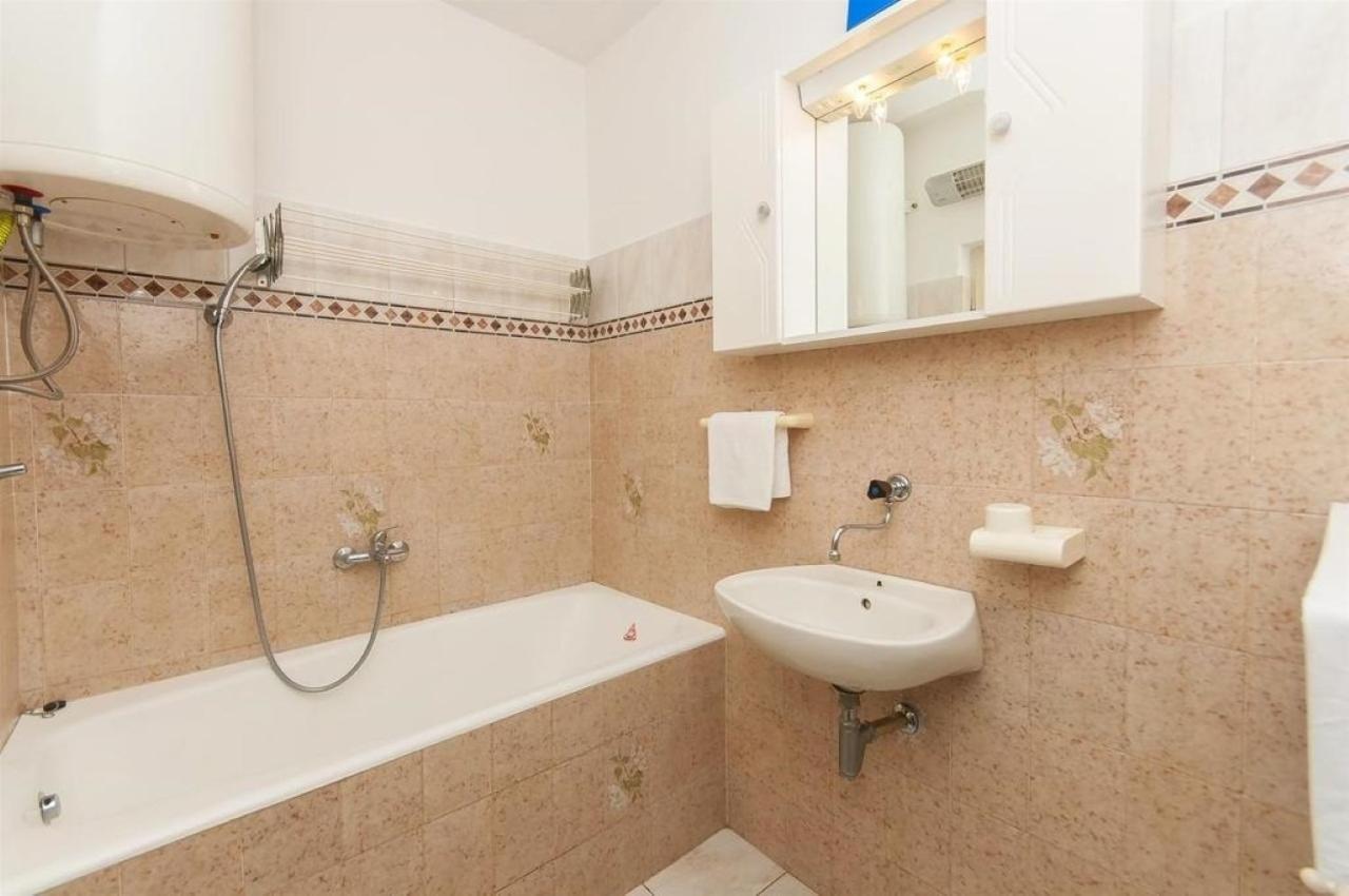 Apartments Srki - 50m from the sea view 4