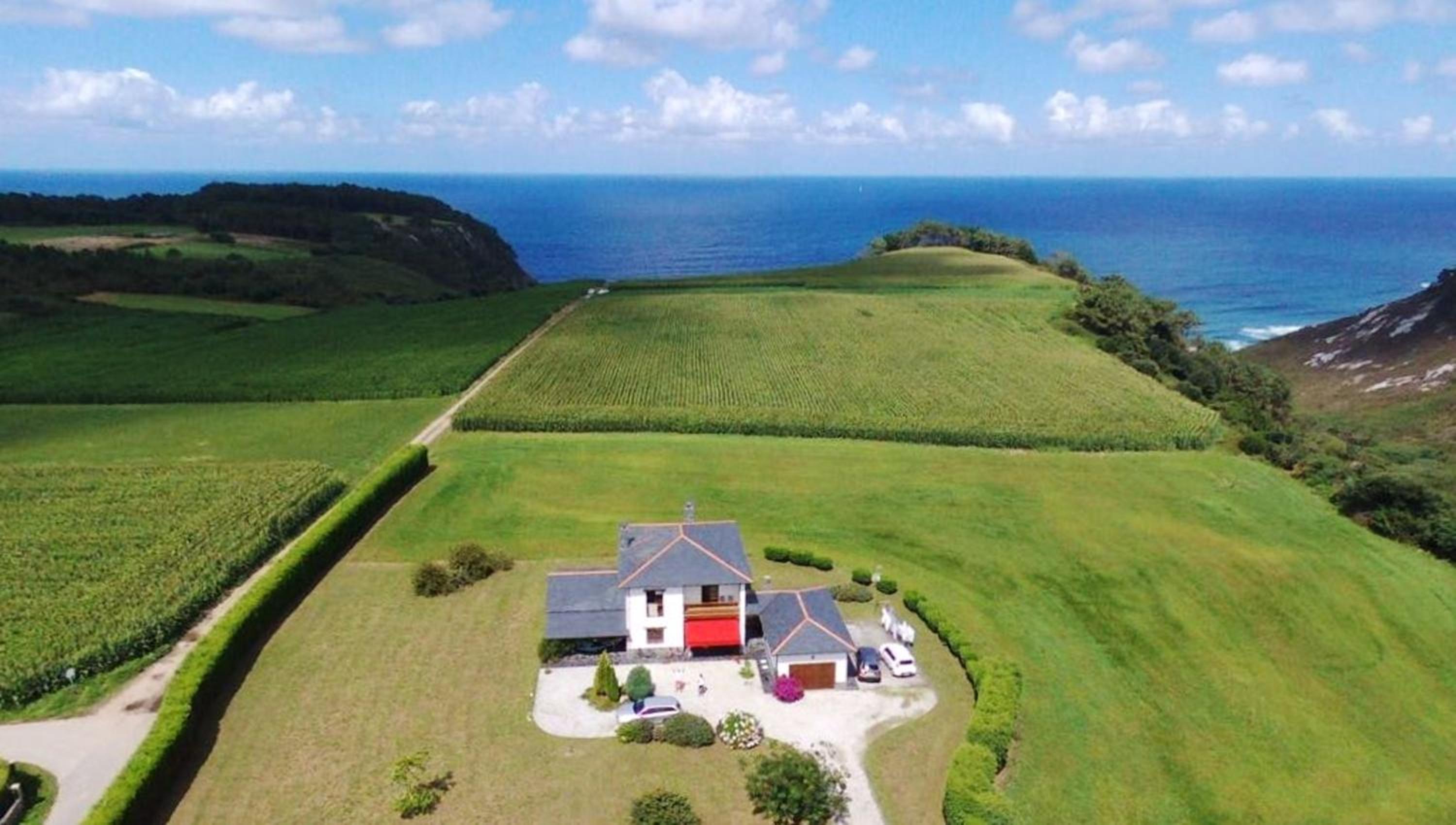 4 bedrooms house at Sabugo 600 m away from the beach with sea view and furnished terrace photo 1