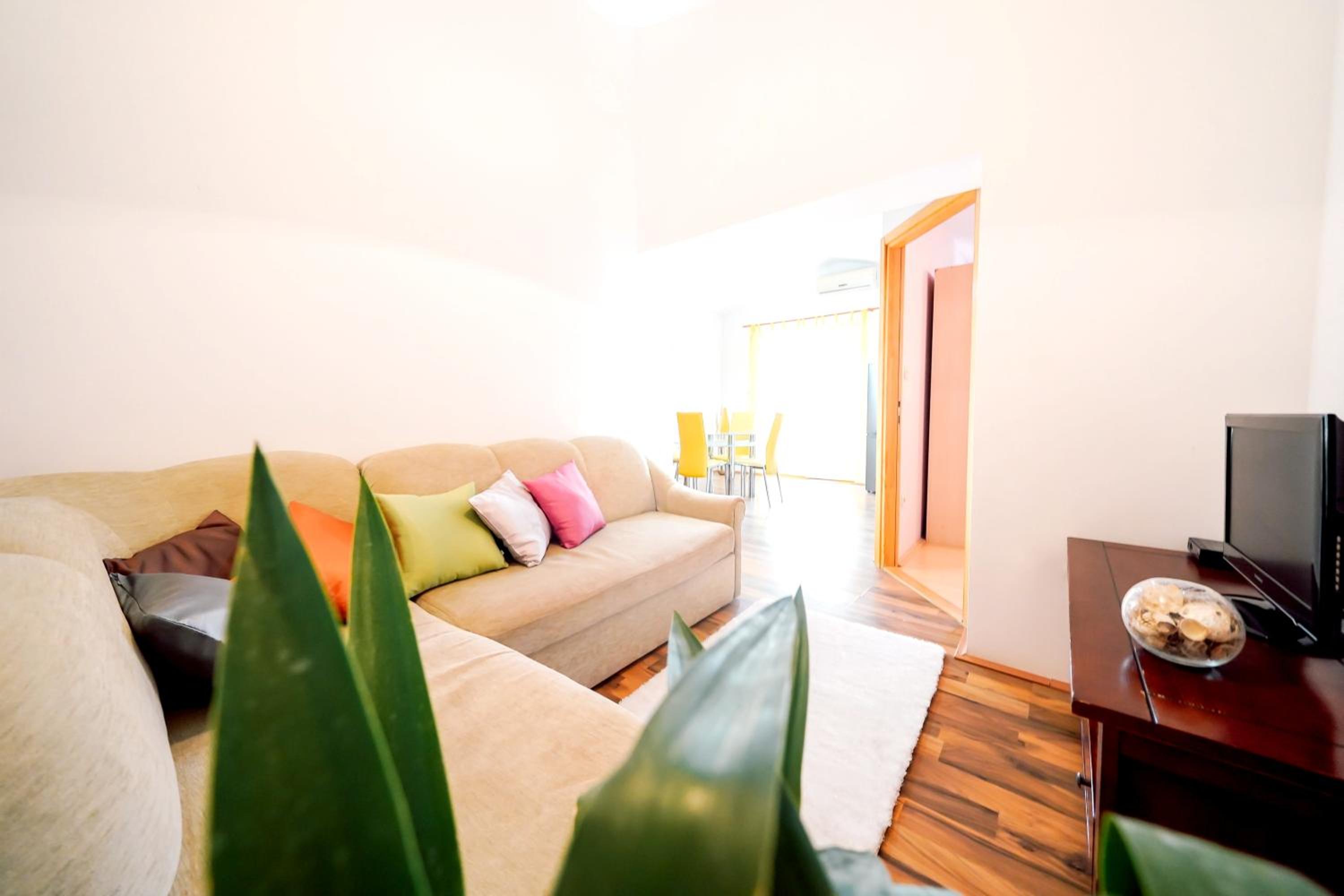 2 bedrooms appartement at Ljubac 300 m away from the beach with sea view shared pool and furnished garden