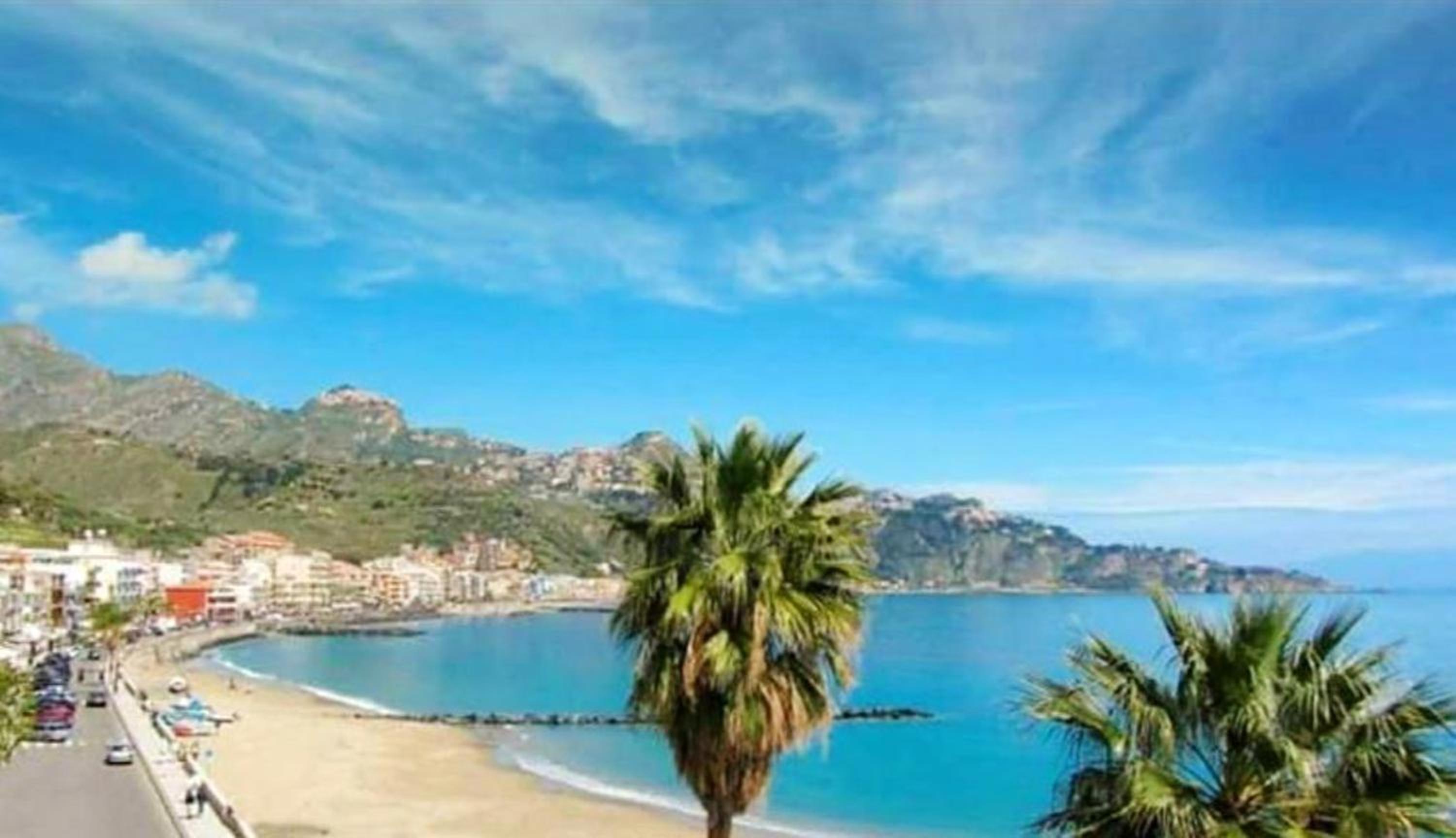 One bedroom appartement at Giardini Naxos 50 m away from the beach with sea view and furnished terrace