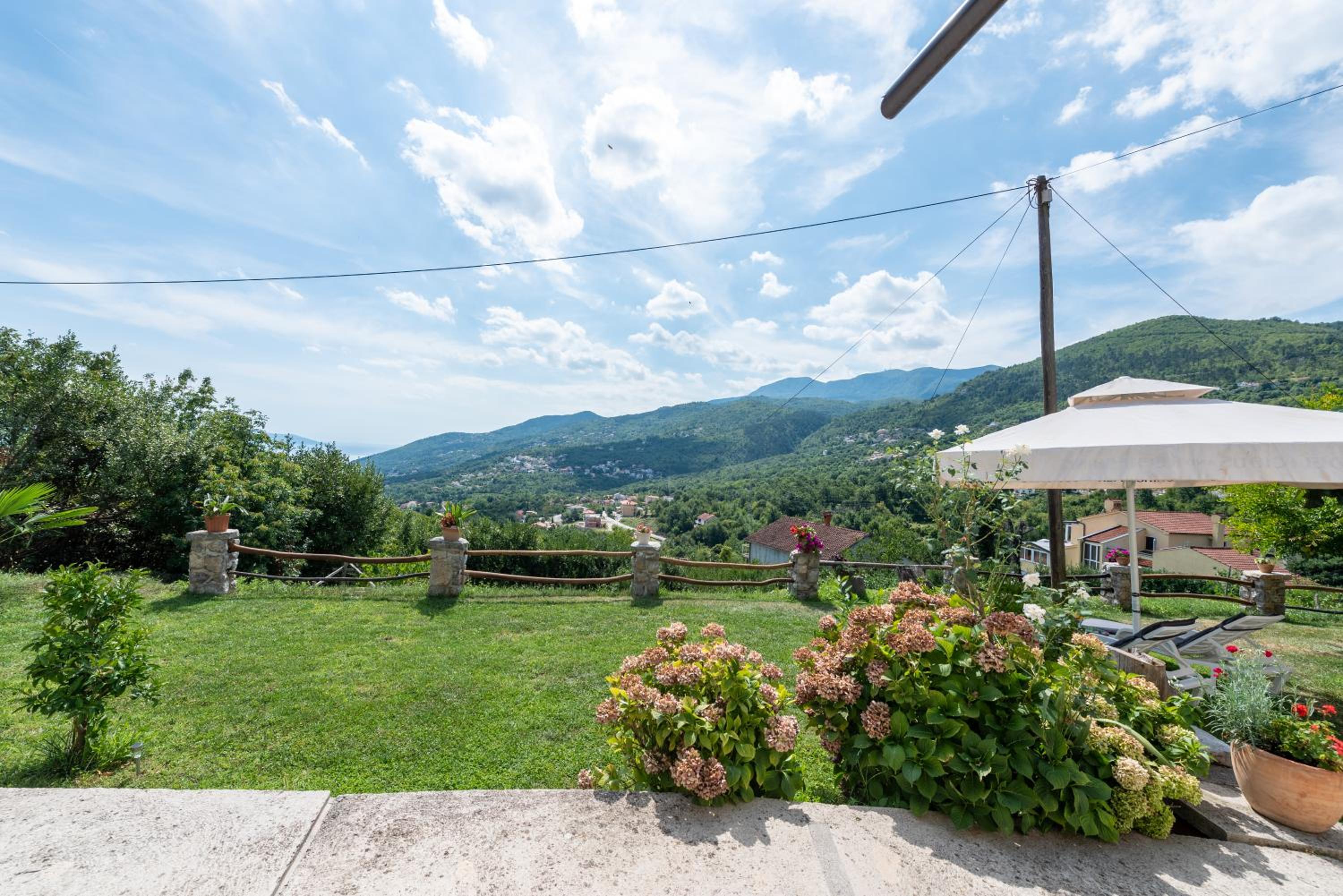 Sea View Apartment with Garden near Opatija view 4