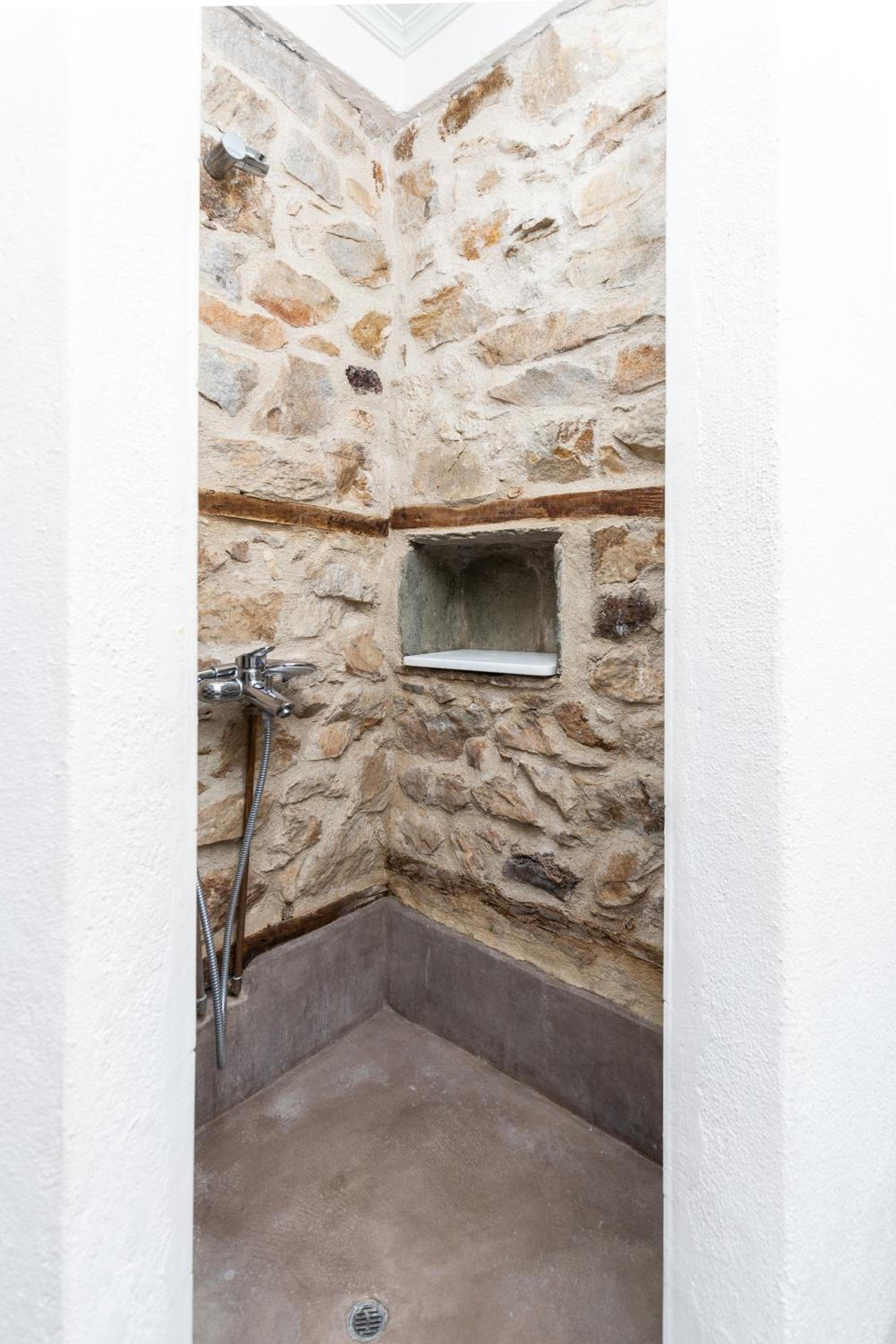 Restored 1902 stone house with superb sea view photo 4