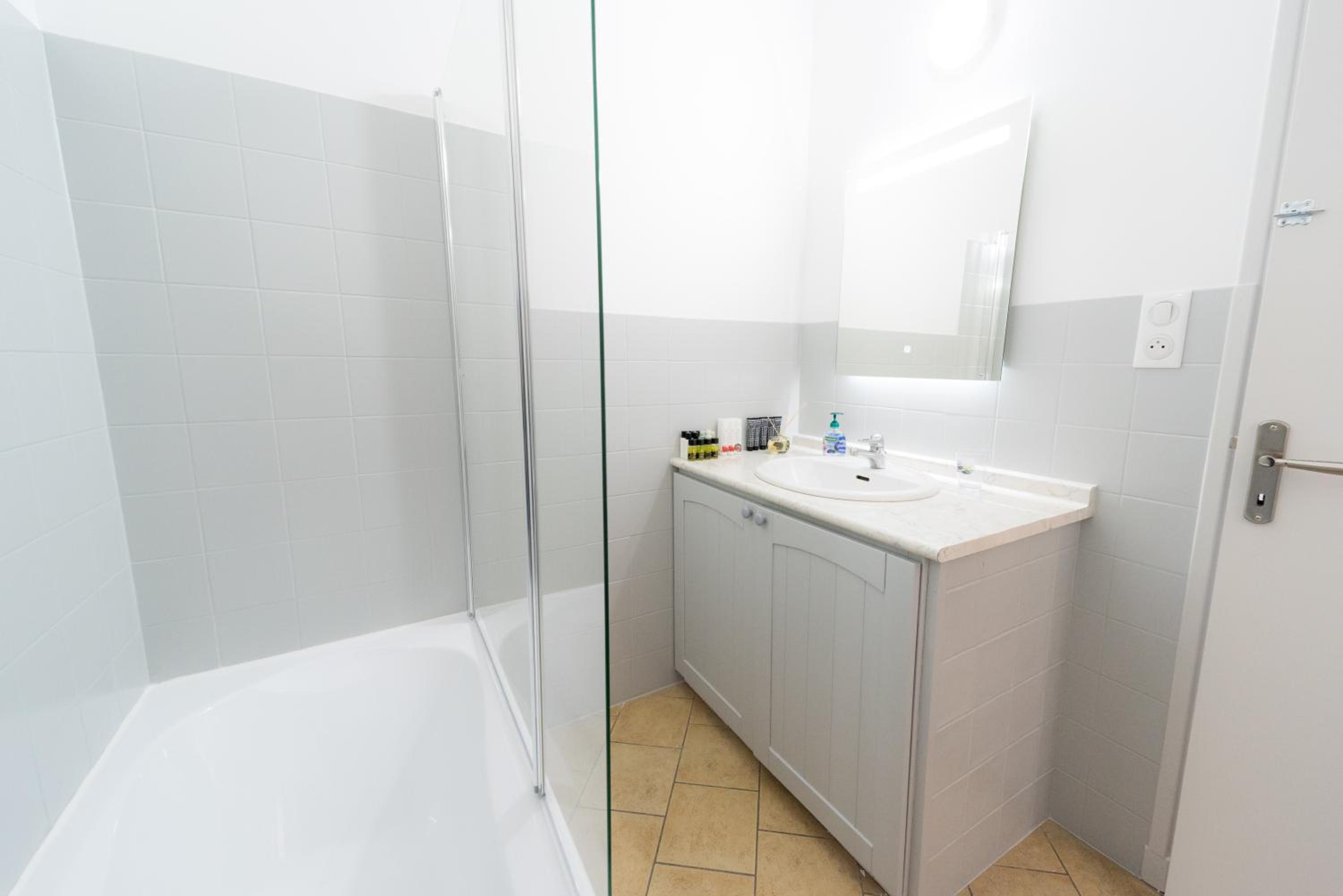 Ravissant Triplex et Duplex au Centre de Pont St Esprit view 3