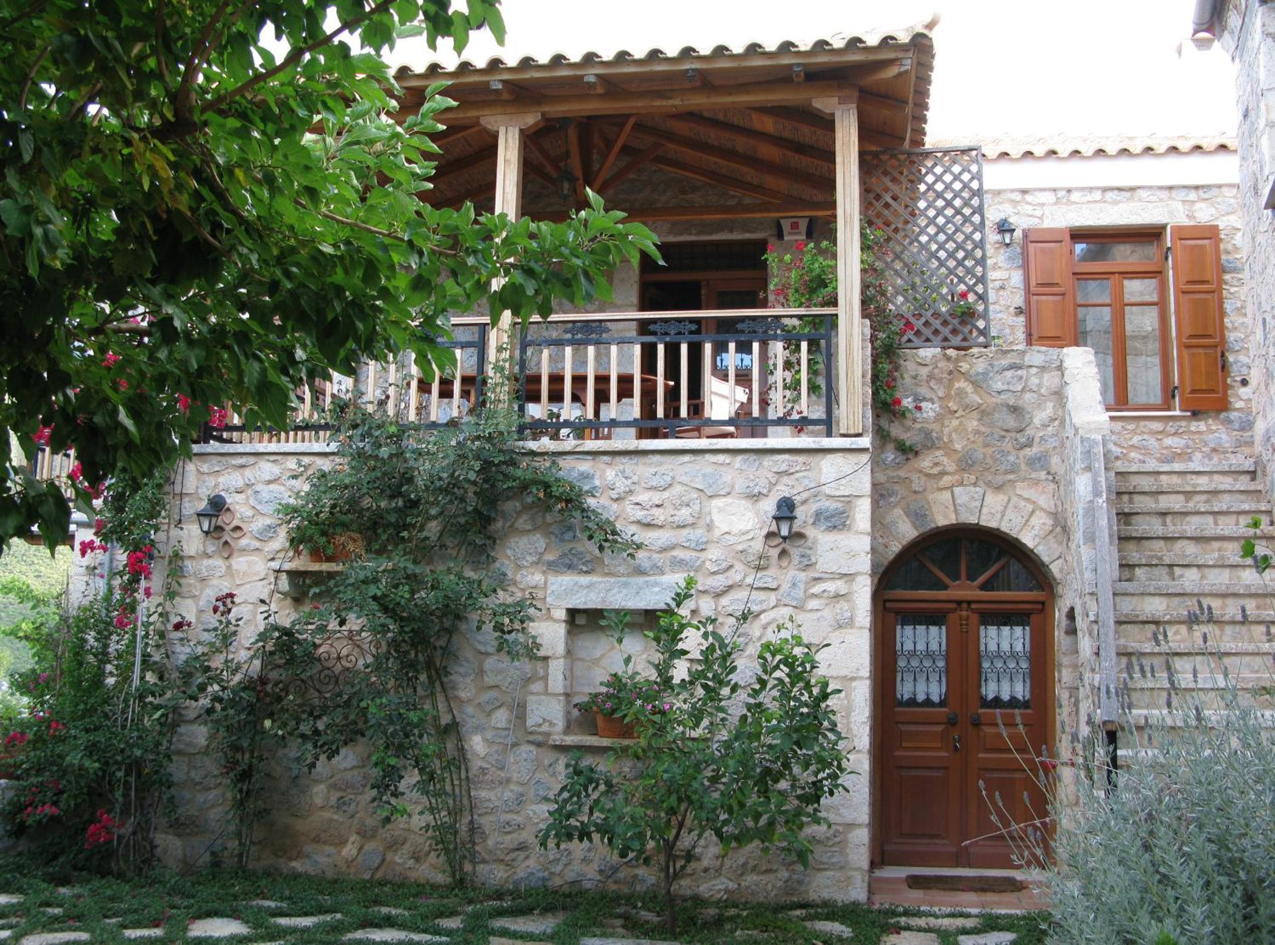 Homeberry, Traditional Stone House in Tiros