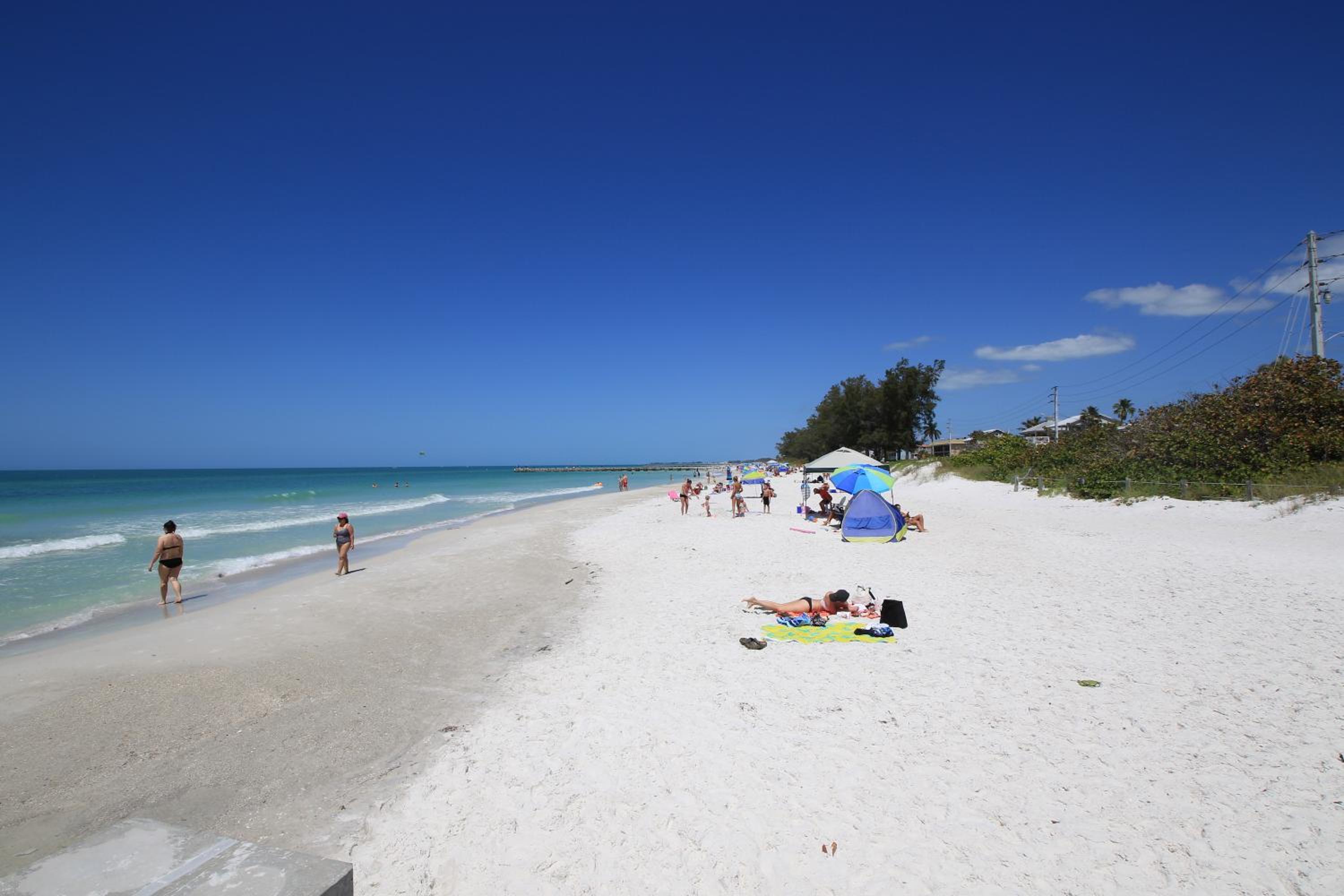 The Anna Maria Island Beach Breeze