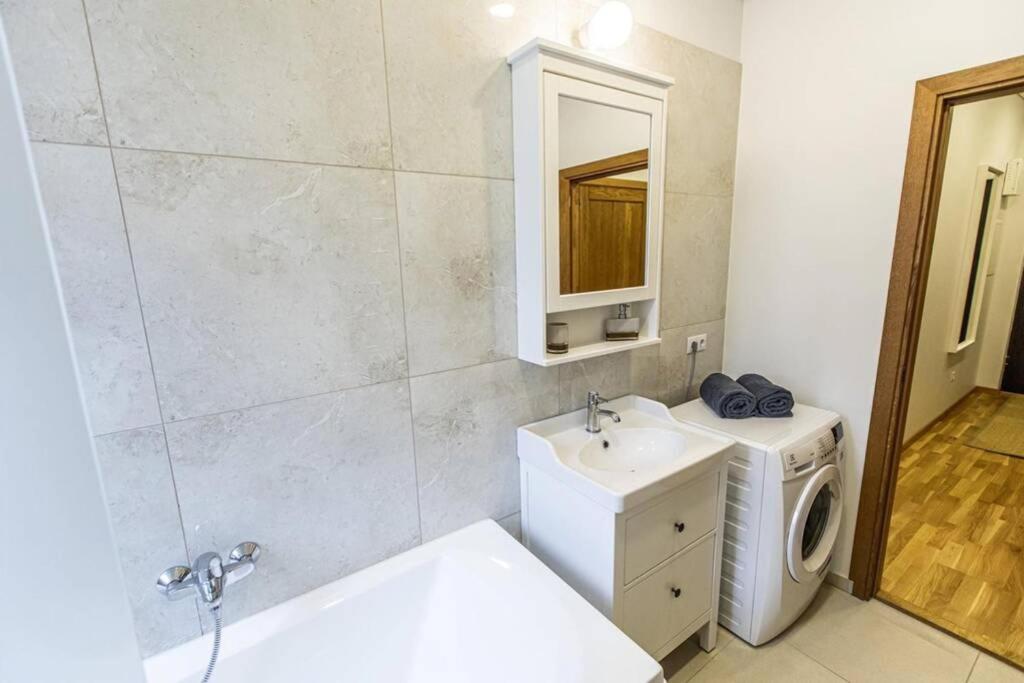 Comfortable apartment in prestigious seaside area view 4