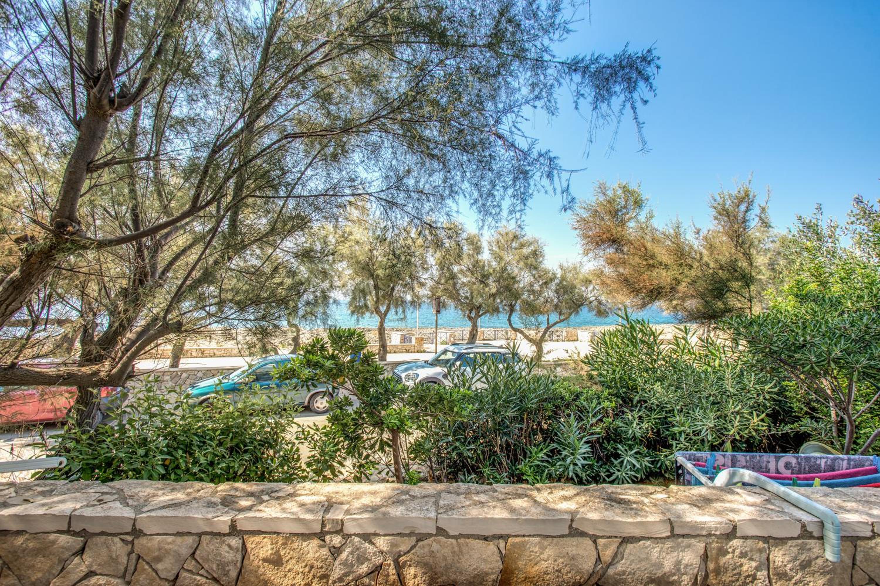 Emerald Holiday House view 4