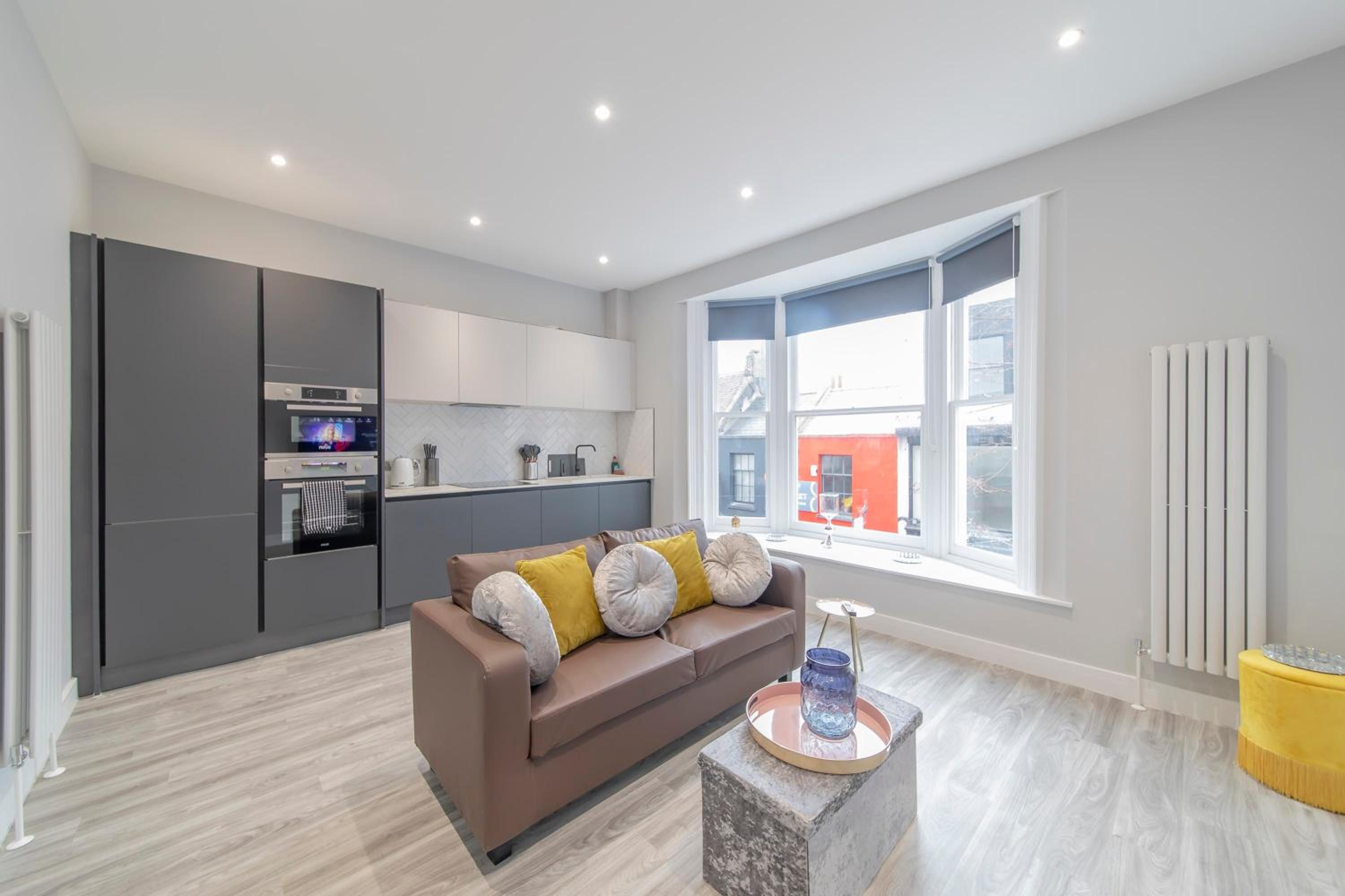 A-SUPER LOCATION I ONEBEDROOM FLAT I MINS WALK to BRIGHOTN BEACH