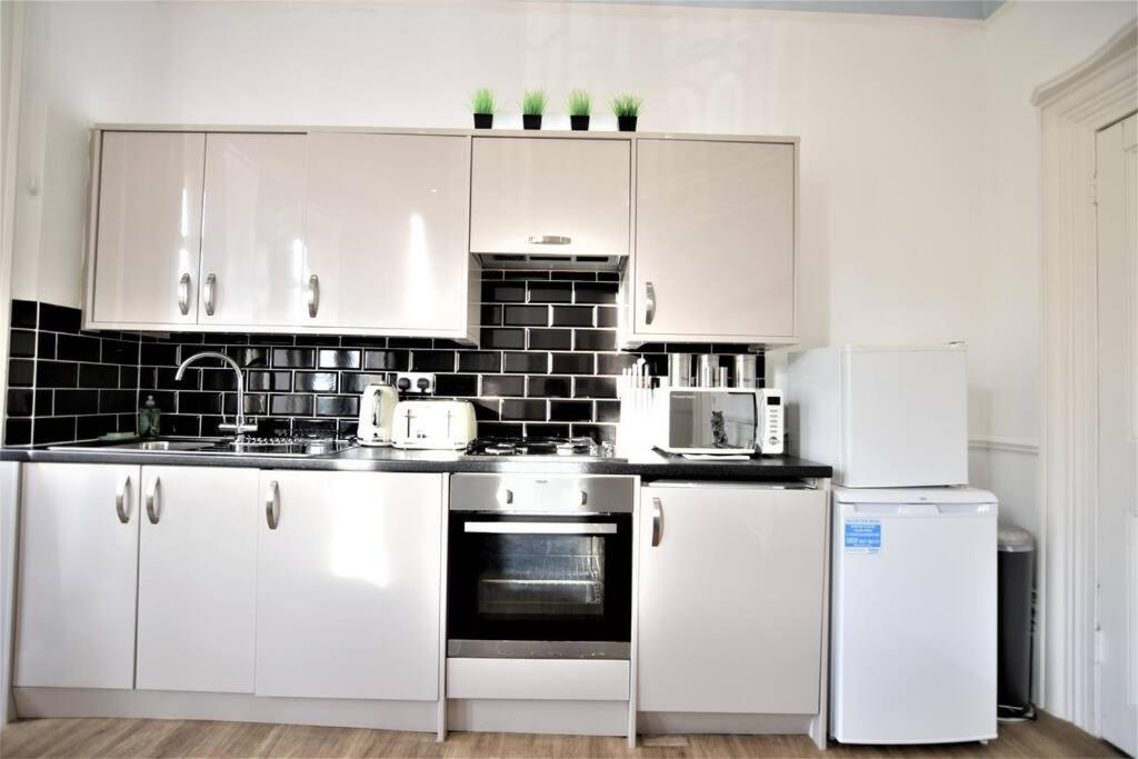 ONE BEDROOM 5 mins away from sea