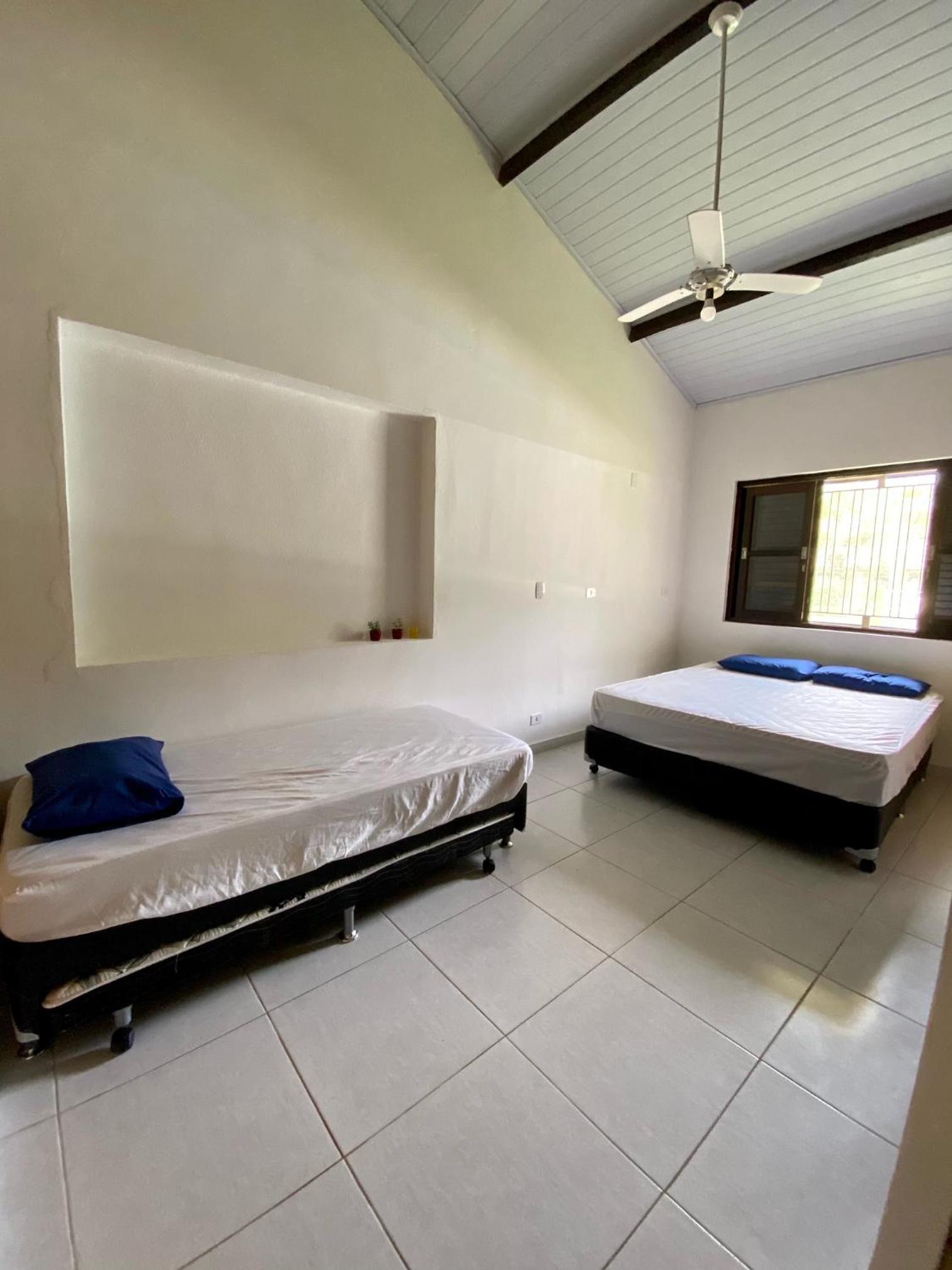 Ampla casa com piscina a 200 metros da praia do Lazaro e Sununga