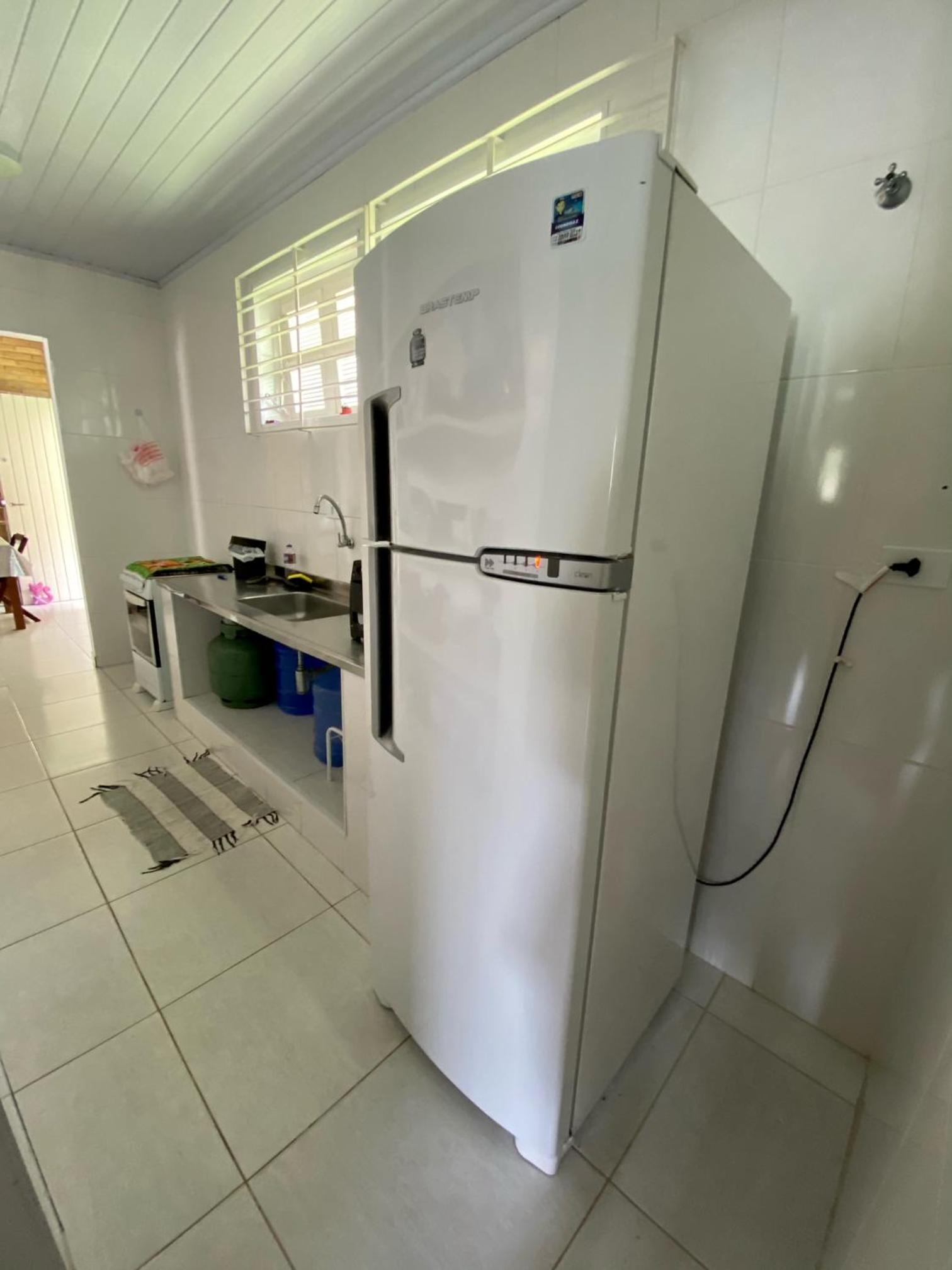 Ampla casa com piscina a 200 metros da praia do Lazaro e Sununga