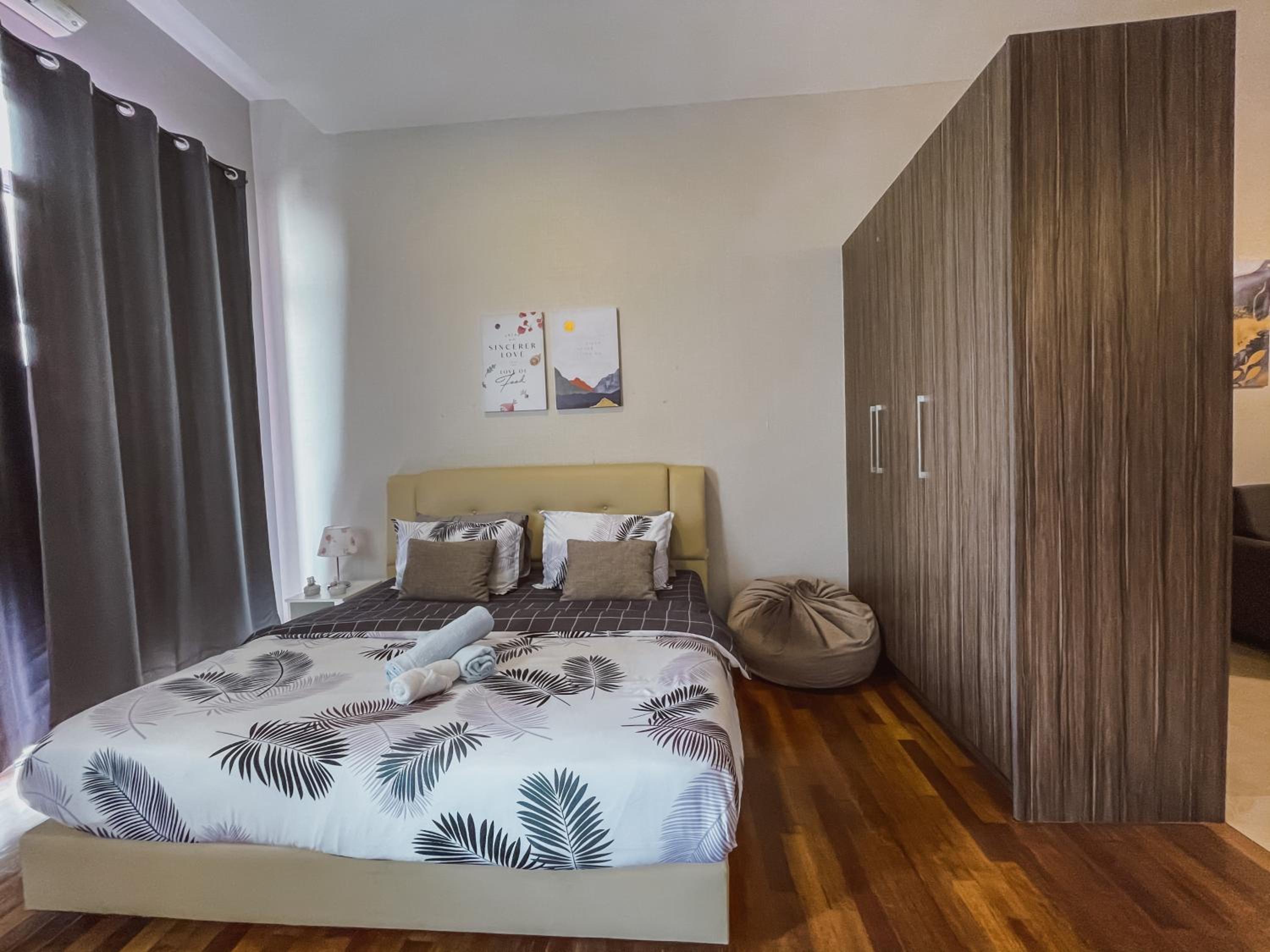Melaka Vacations - Cozy Malacca Strait Studio  Highest View 180 - Property Image 14
