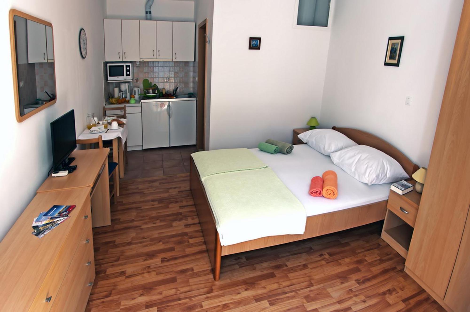 Lora studio sea & OldTown view with parking