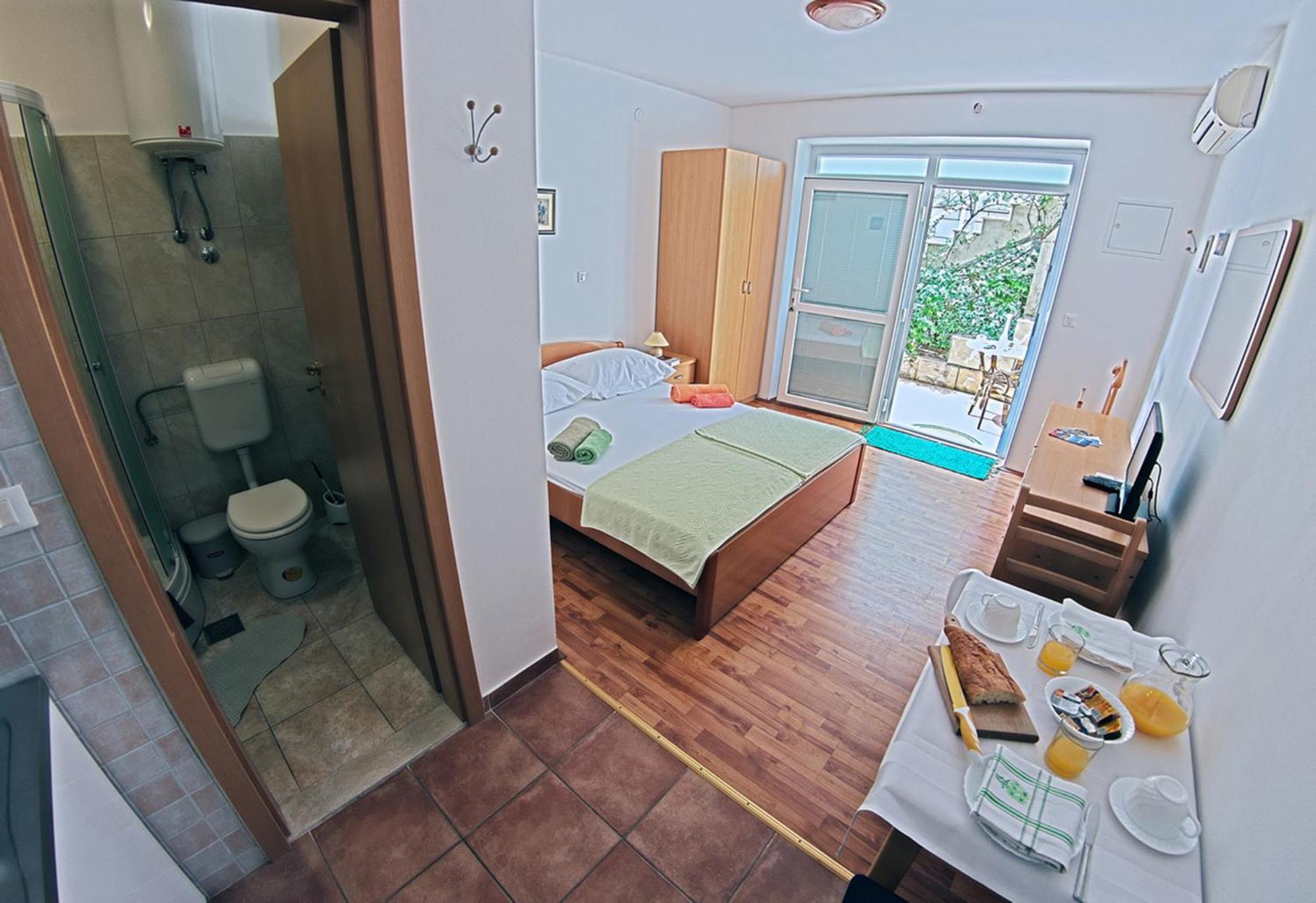 Lora studio sea & OldTown view with parking