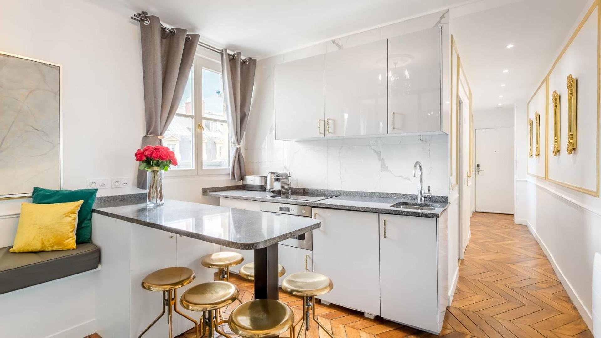 Luxury 2 Bedroom - Louvre & Champs Elysees
