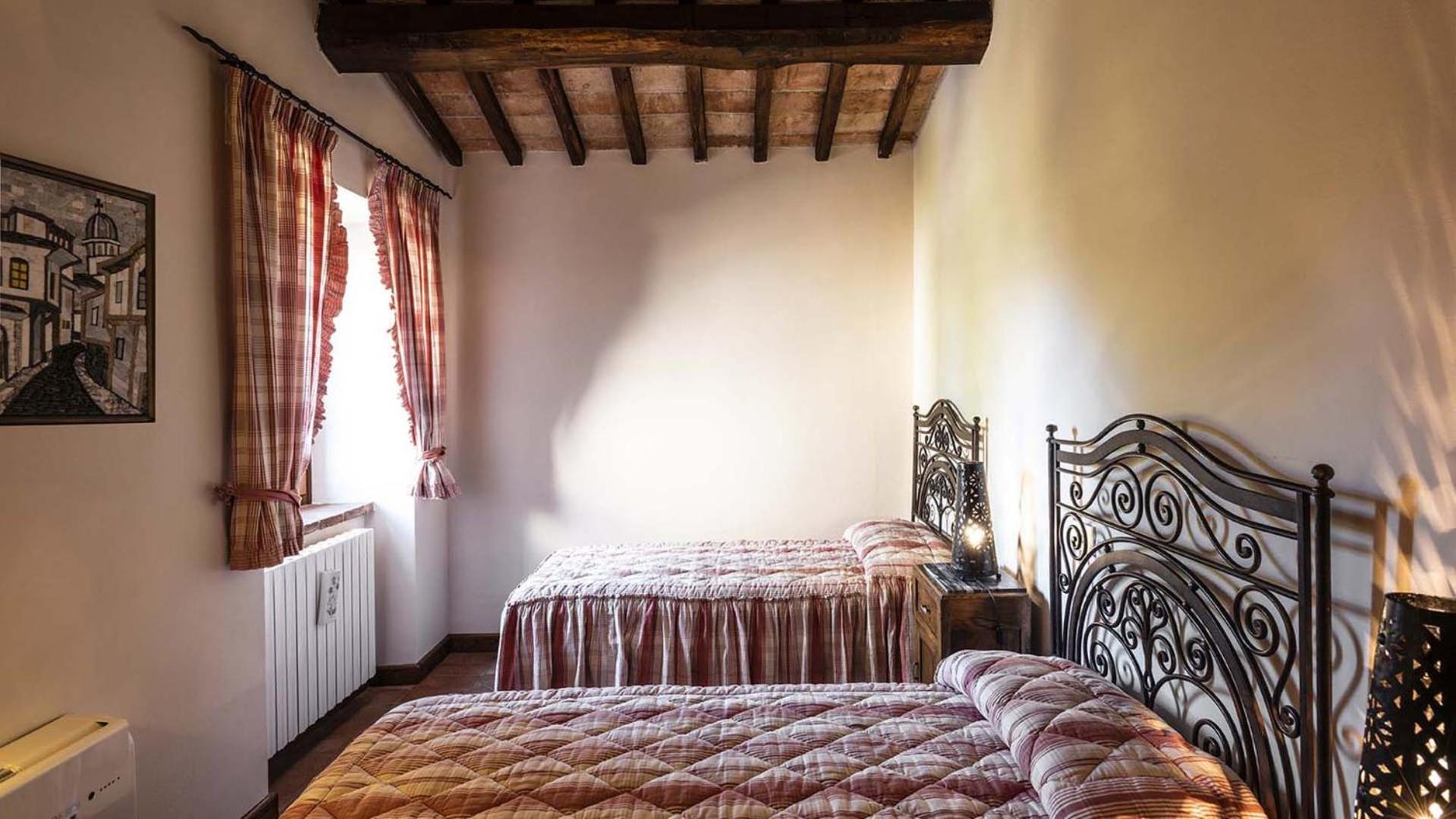 BORGO DEI CIPRESSI 12&2, Emma Villas view 2