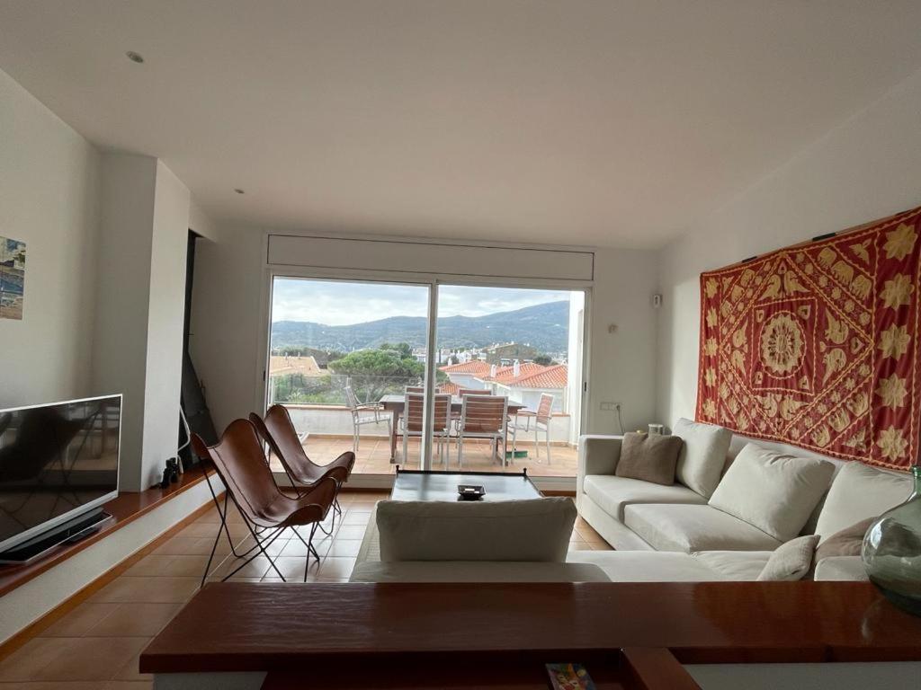 Beachfront Duplex with Terrace and Sea Views - photo 3