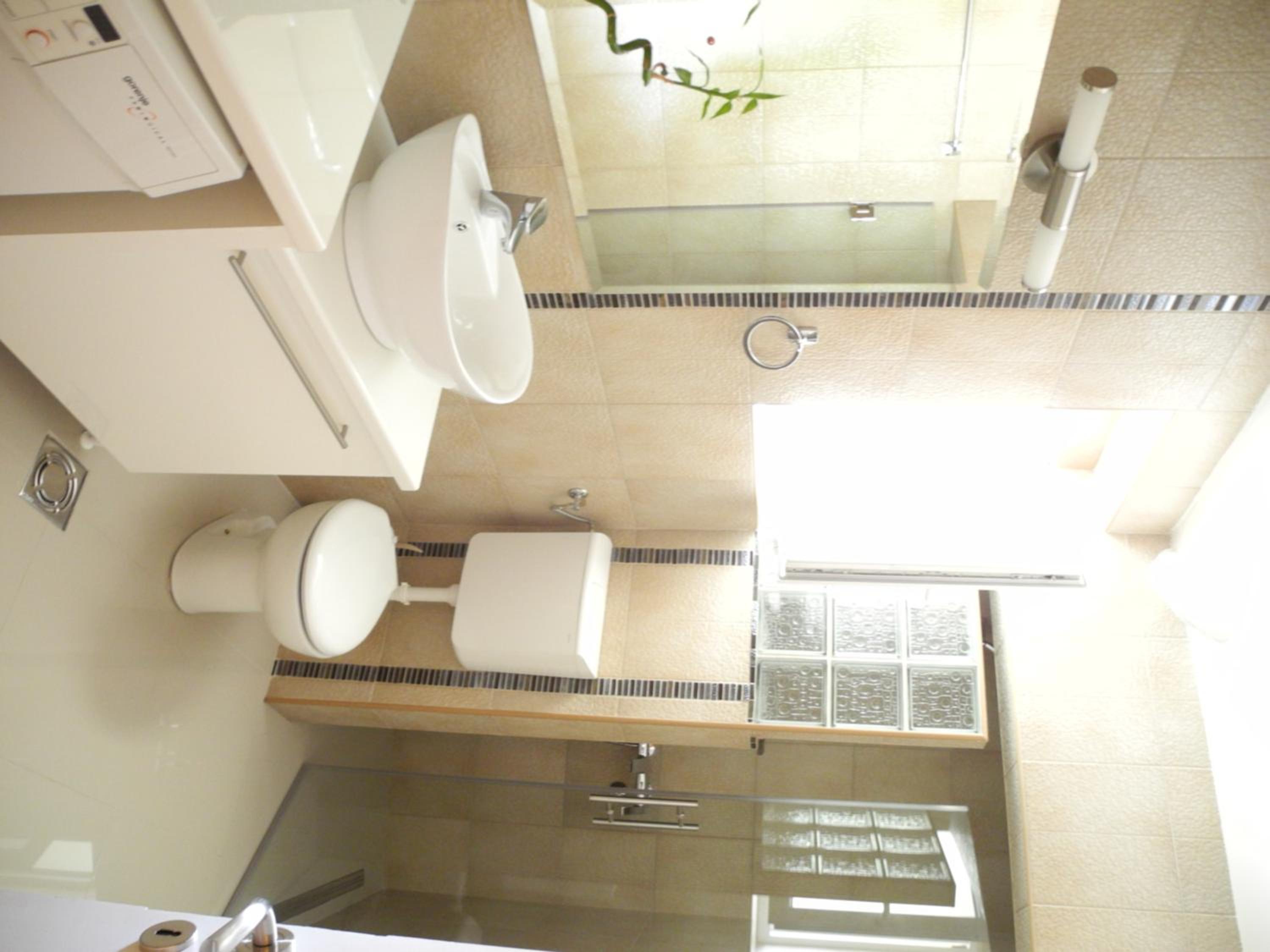 Apartment 33