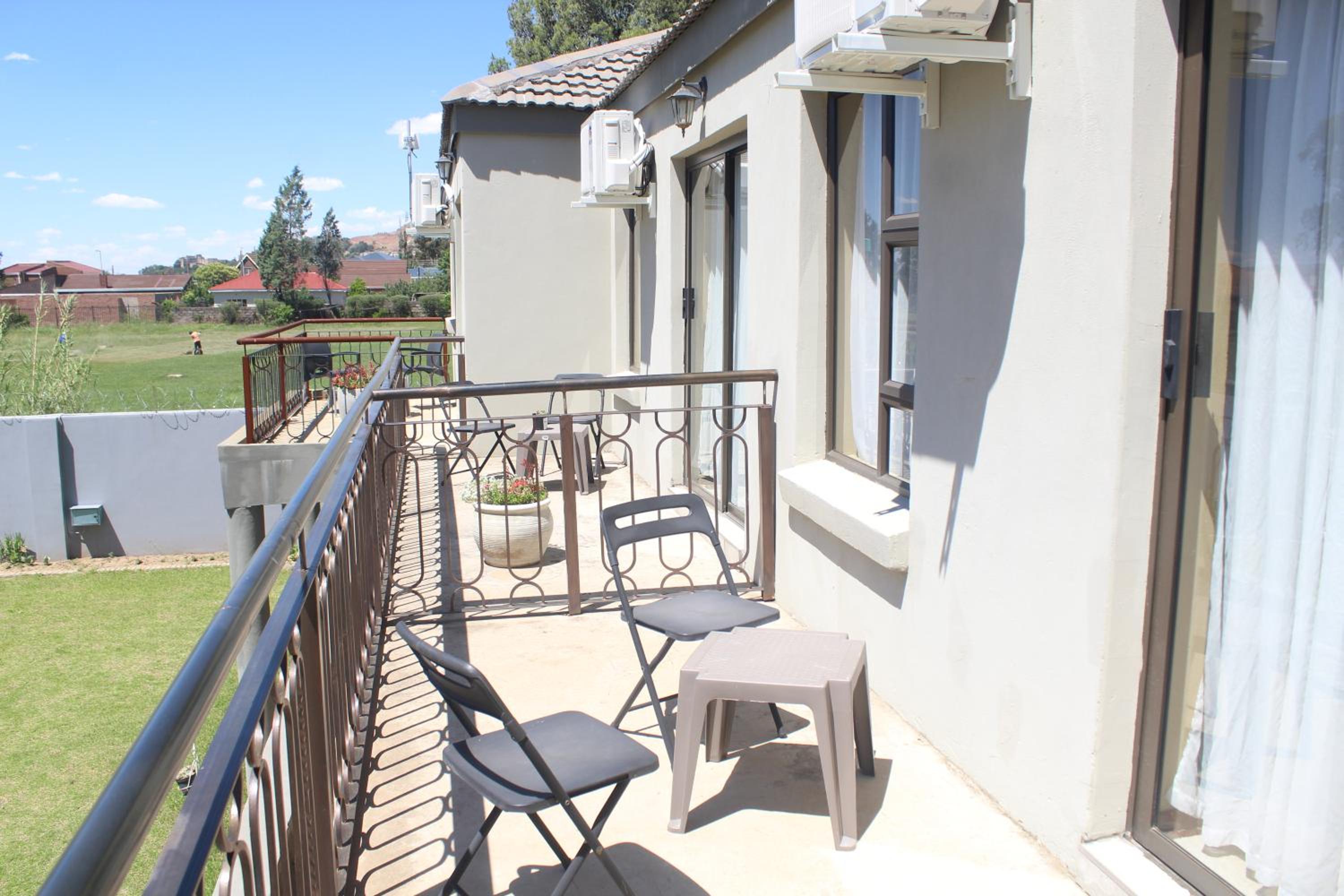 balcony