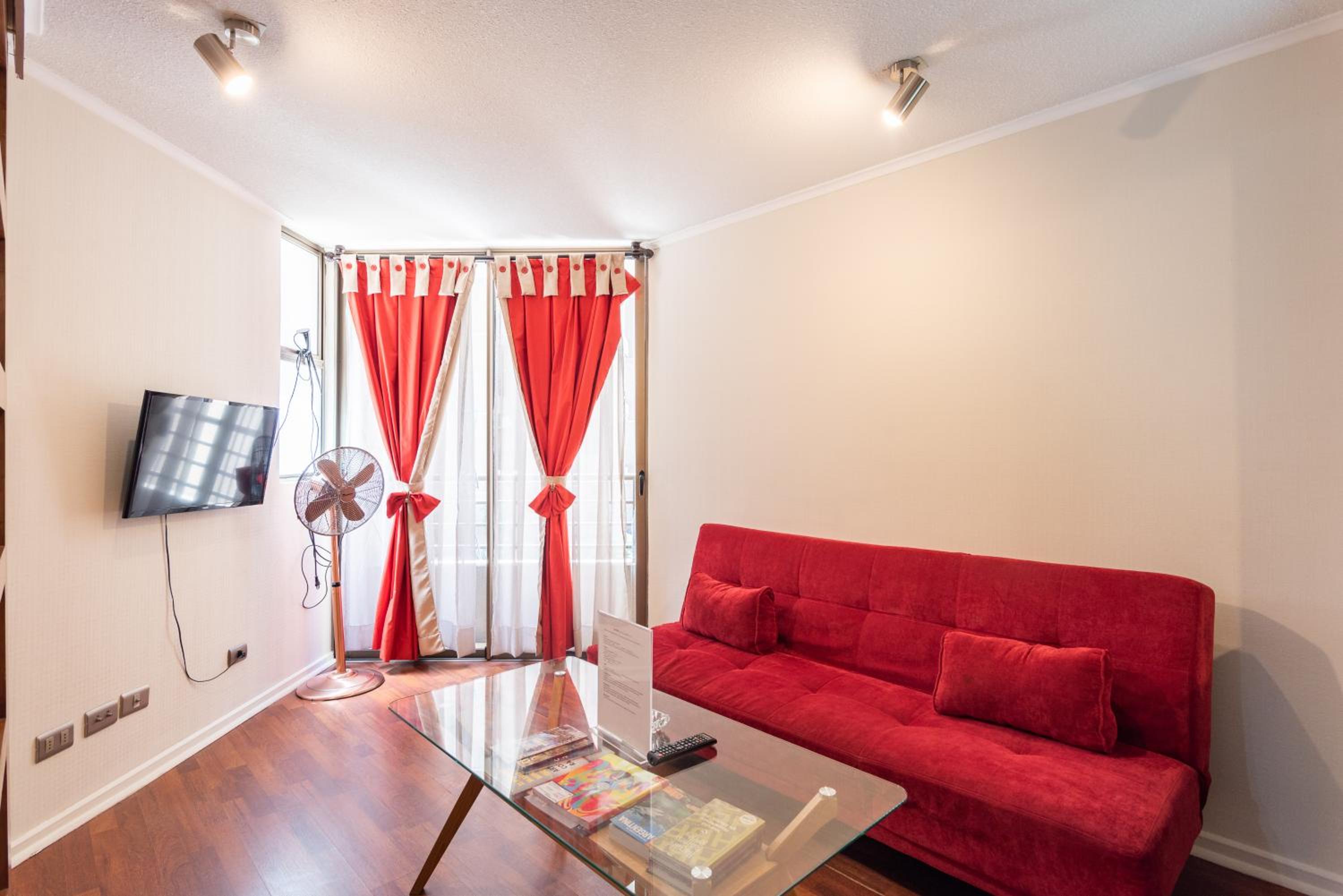 Urban Burgundy - 1BR, Metro, Wifi, TV