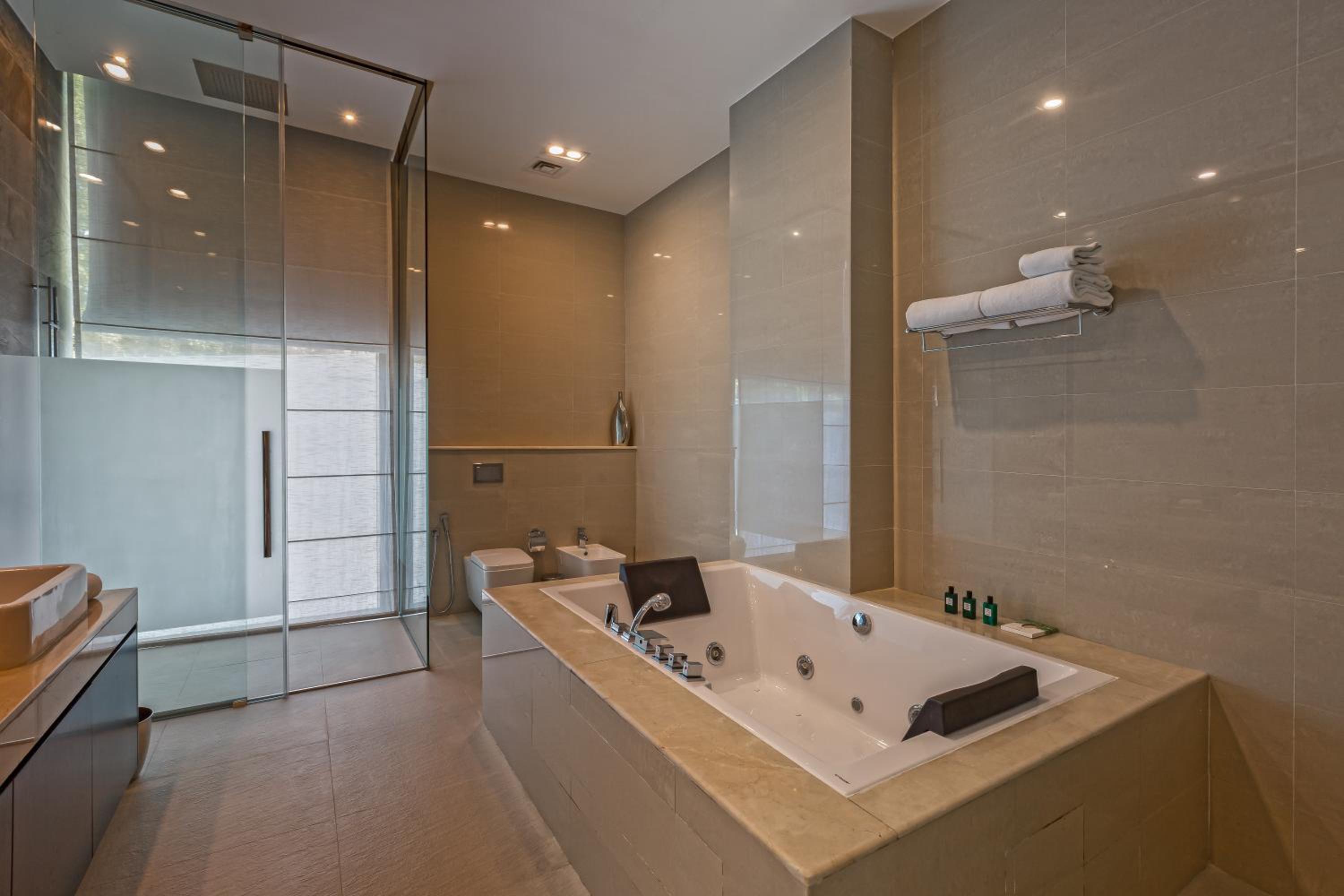 Paradise Nurai Villa - 6 Bedrooms