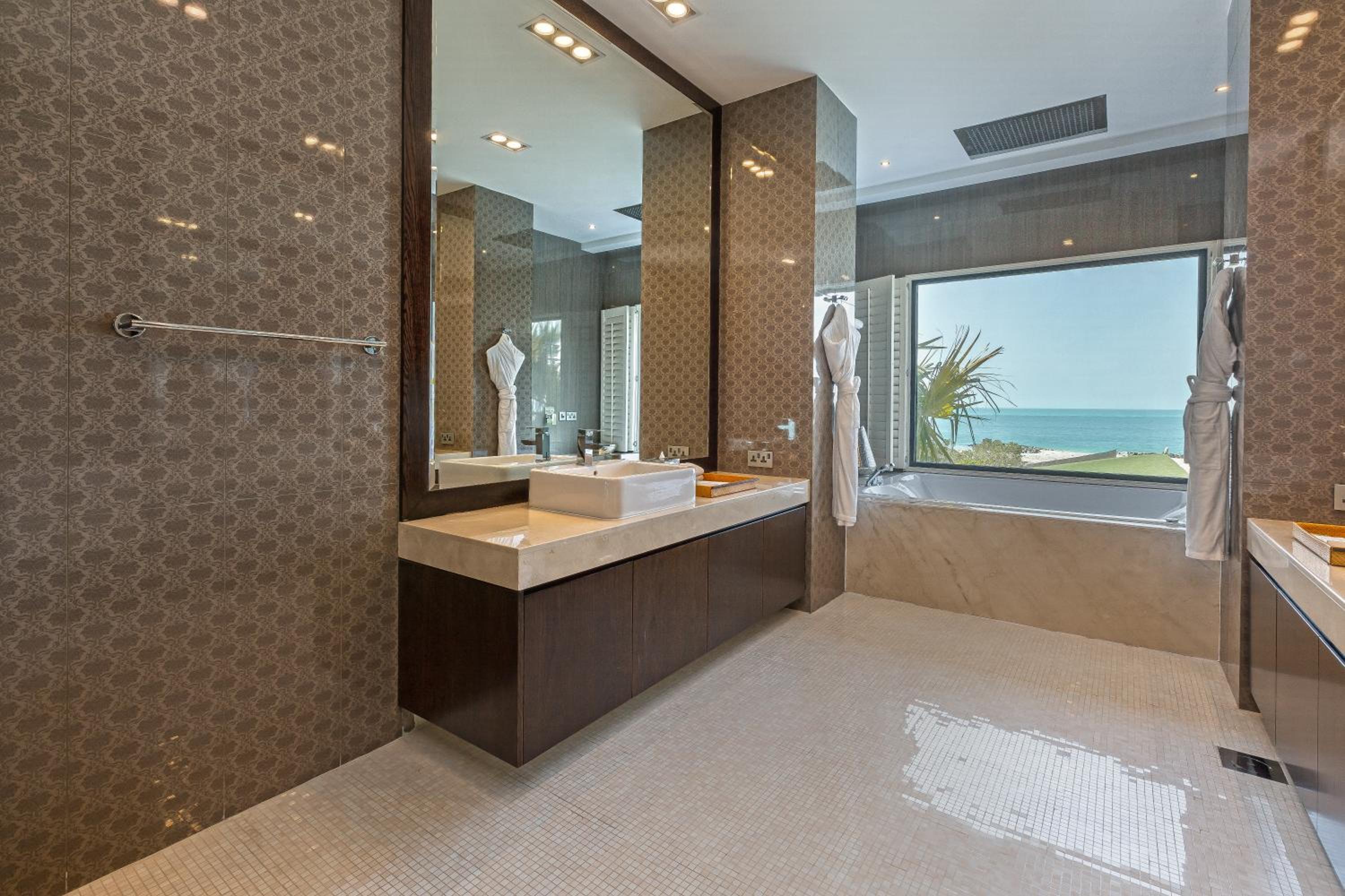Paradise Nurai Villa - 6 Bedrooms