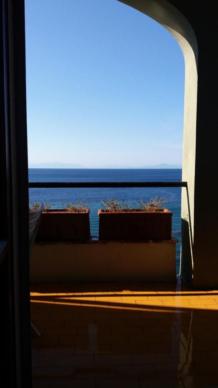 ISCHIA - PANORAMIC APARTMENT ON THE SEA photo 2