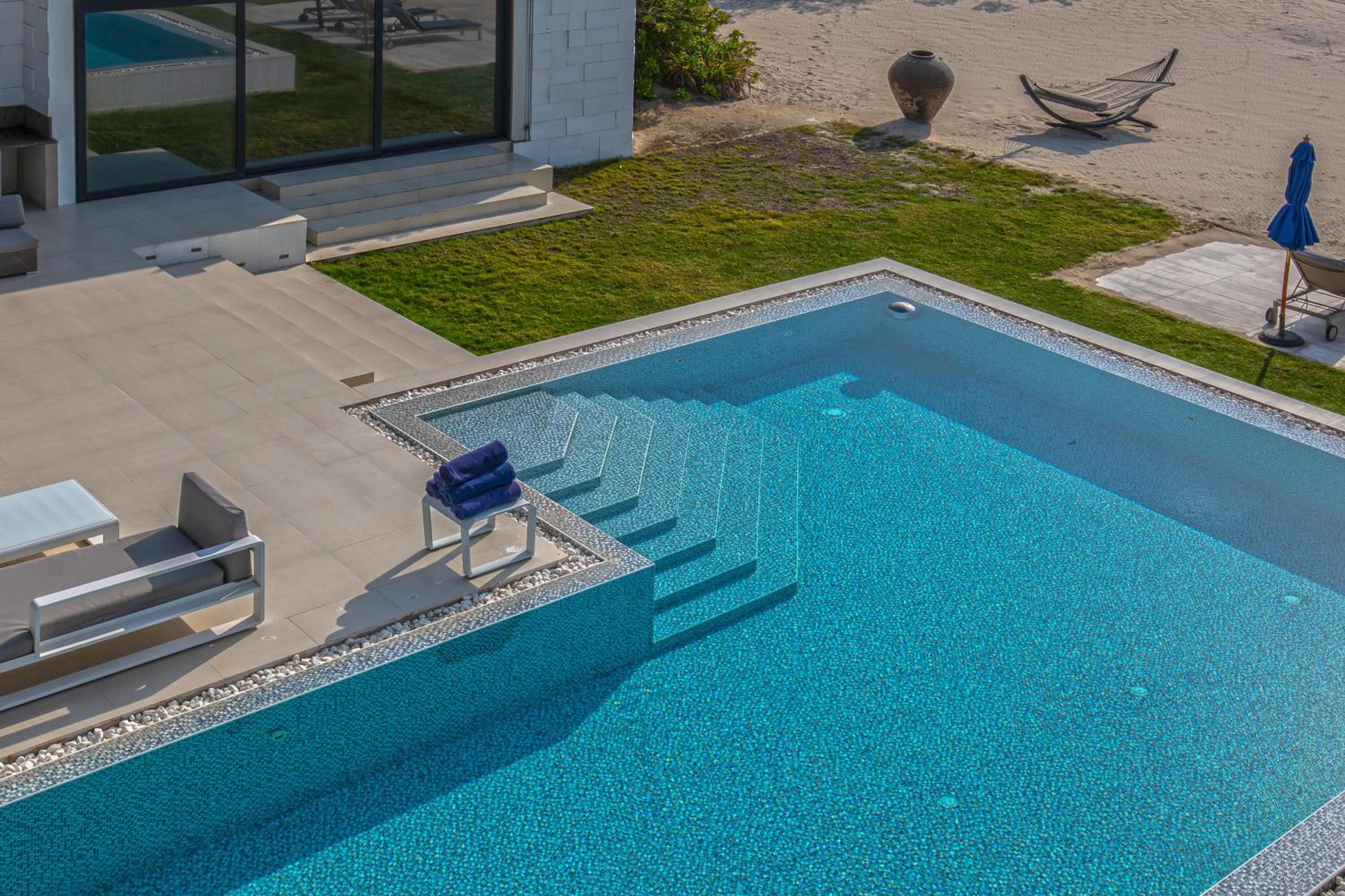 Paradise Nurai Villa - 6 Bedrooms