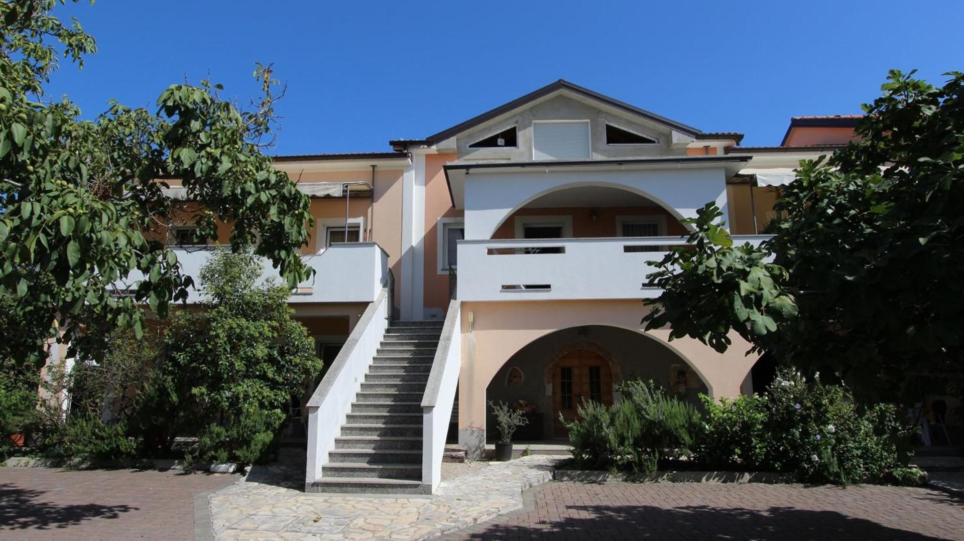 Apartments Kirinčić