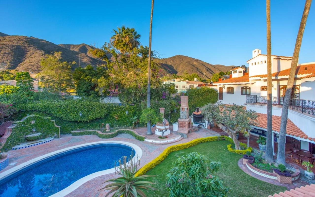 Hotel Caroline Bella Bed & Breakfast - Image 1