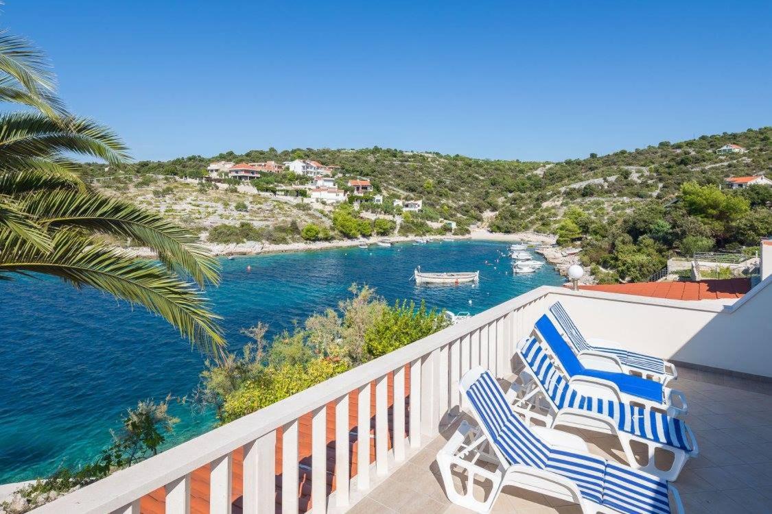 Apartments Bose Kanica on the sea